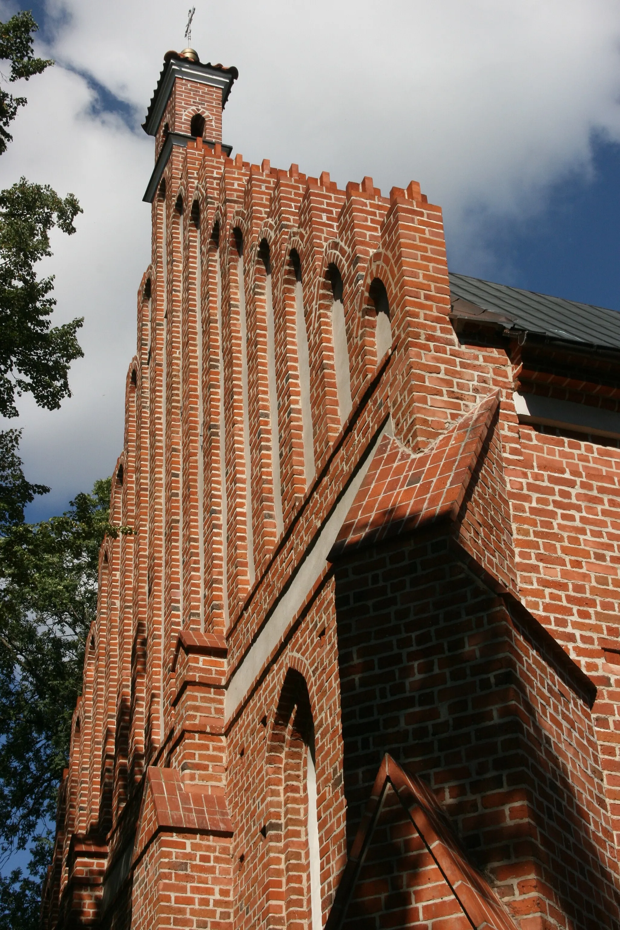Photo showing: Bielawy, ul. Kościelna 8 - kościół parafialny pw. Nawiedzenia N.M.P. i św. Józefa, XV-XIX, XX (zabytek nr rejestr. 105)