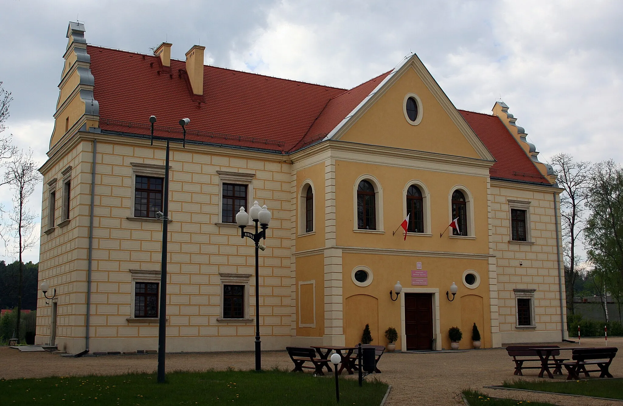 Photo showing: pałac Męcińskich, obecnie powiatowy ośrodek kultury w Działoszynie