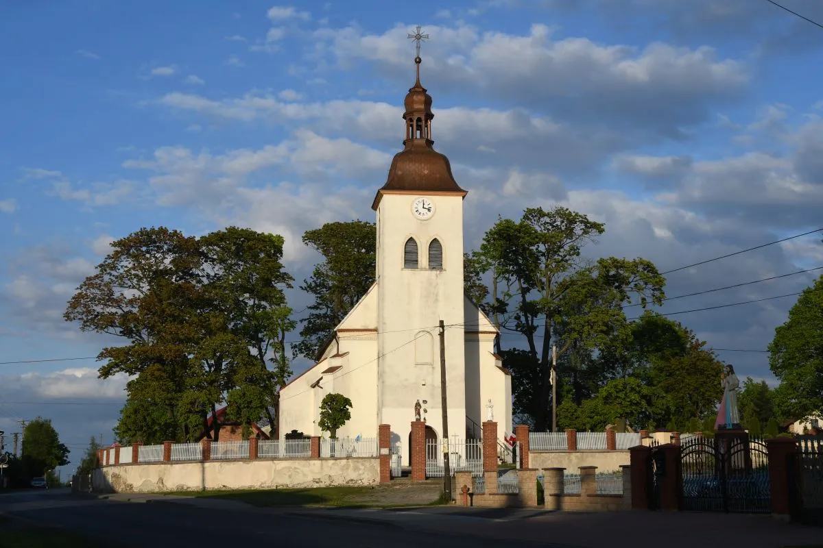 Photo showing: Kościół w Chotowie 2019 r.