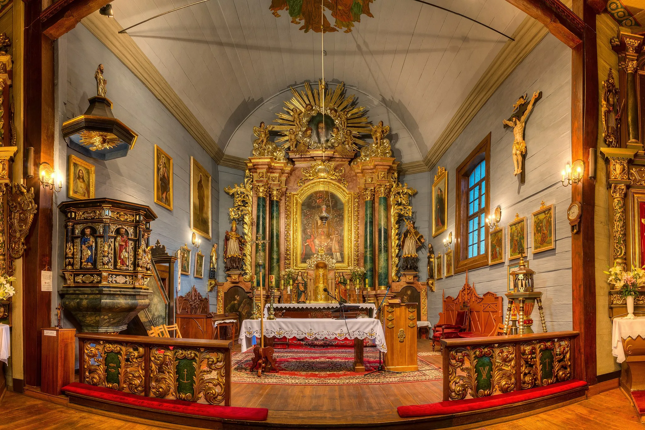 Photo showing: Altar of the church in Baranow.