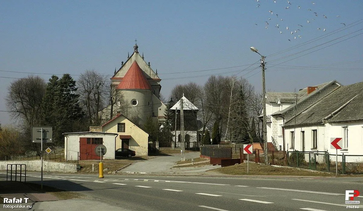 Photo showing: Kościół św.Szczepana, widok z drogi Radom-Przysucha.