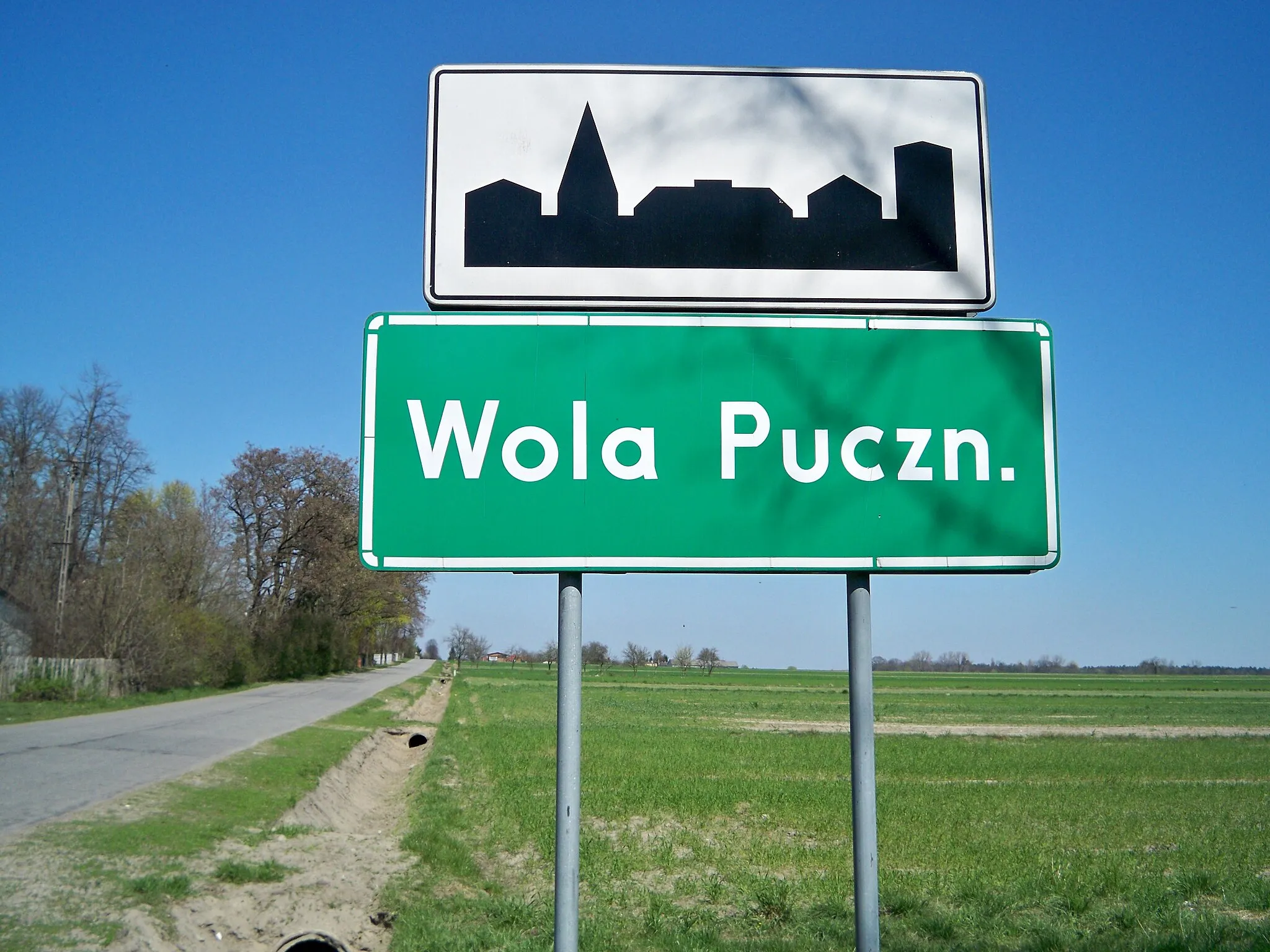 Photo showing: Wjazd od strony Małynia Województwo Łódzkie
