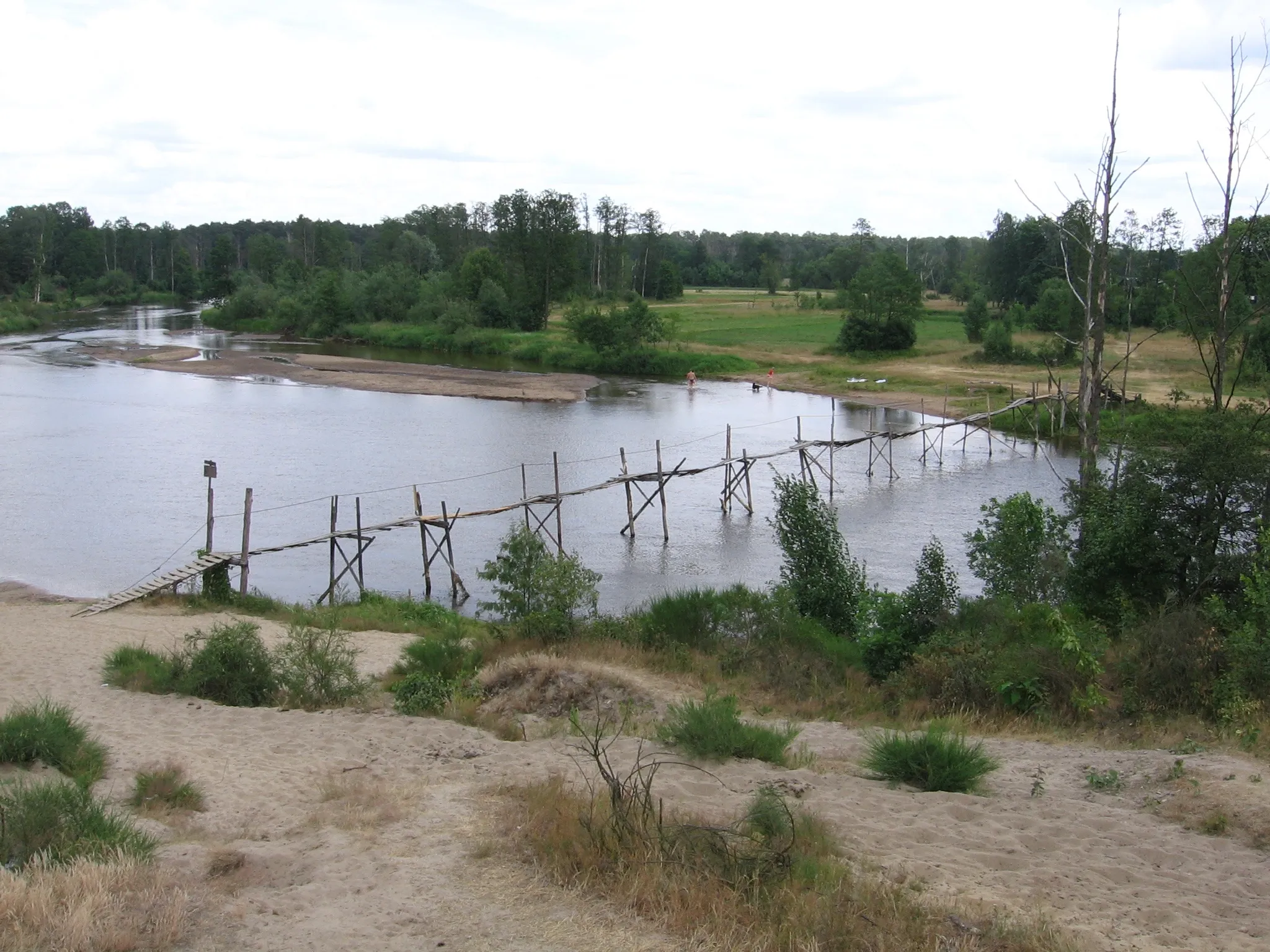 Photo showing: Monkey bridge, over Pilica River near Trzy Morgi