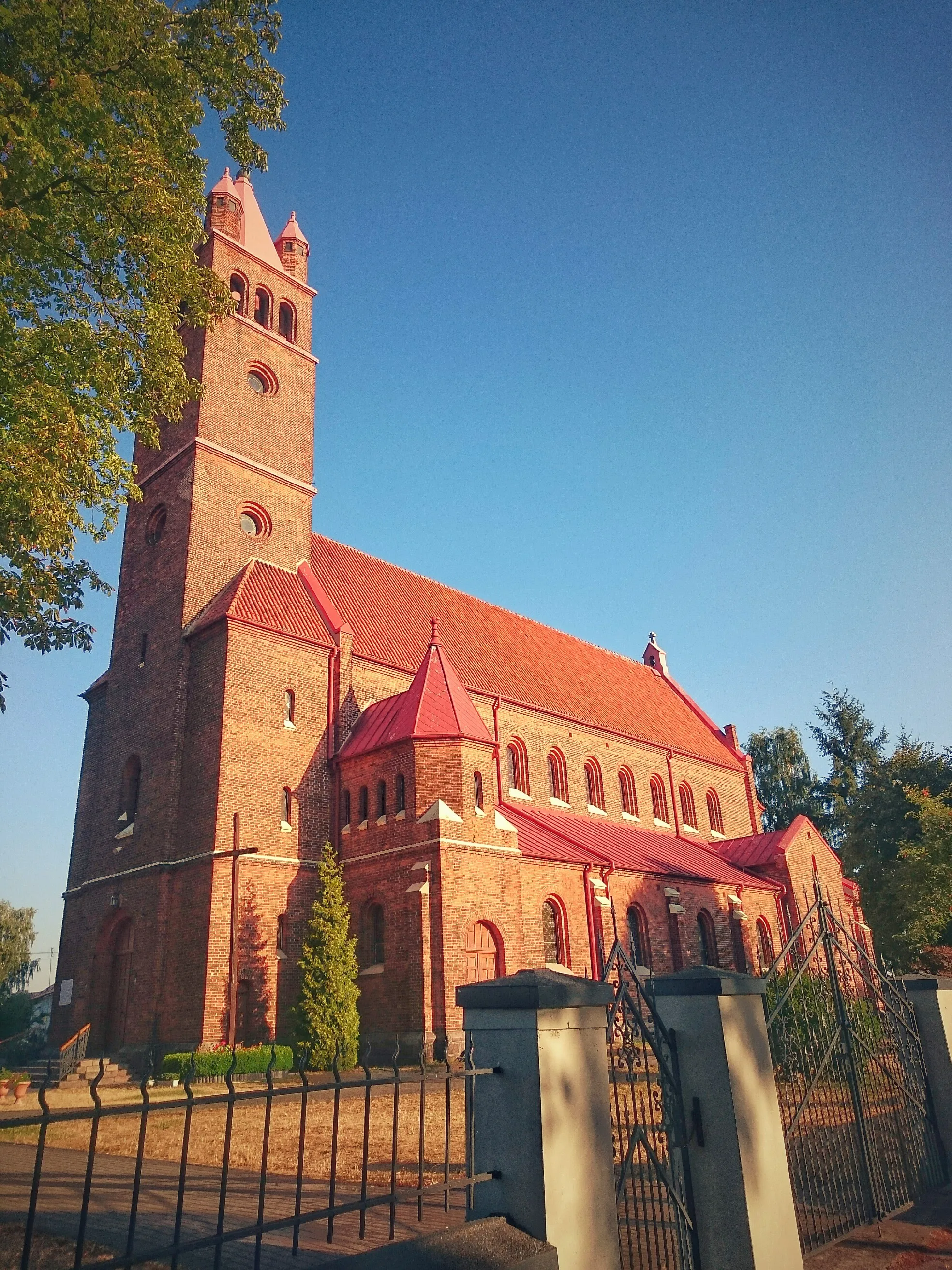 Photo showing: Church in Małyń (powiat of Poddębice), central Poland.