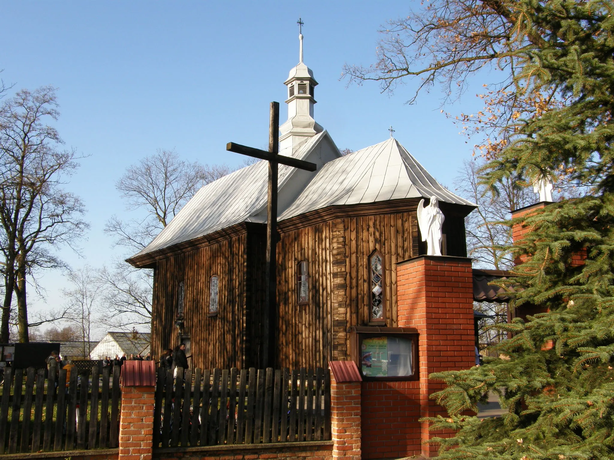 Photo showing: Drewniany kościół parafialny p.w. św. Teodora w Kociszewie, woj. łódzkie