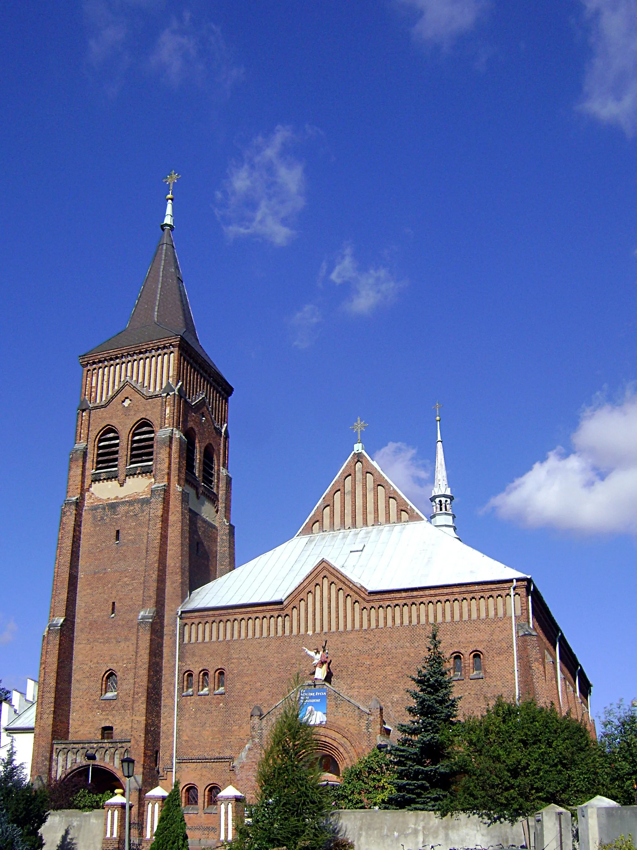 Photo showing: Jeżów, al. 3 Maja 30 - zespół klasztorny benedyktynów (obecnie zespół kościoła parafialnego pw. św. Józefa), XVI-XX w.: kościół parafialny pw. św. Józefa, 1907-14 (zabytek nr A/444)