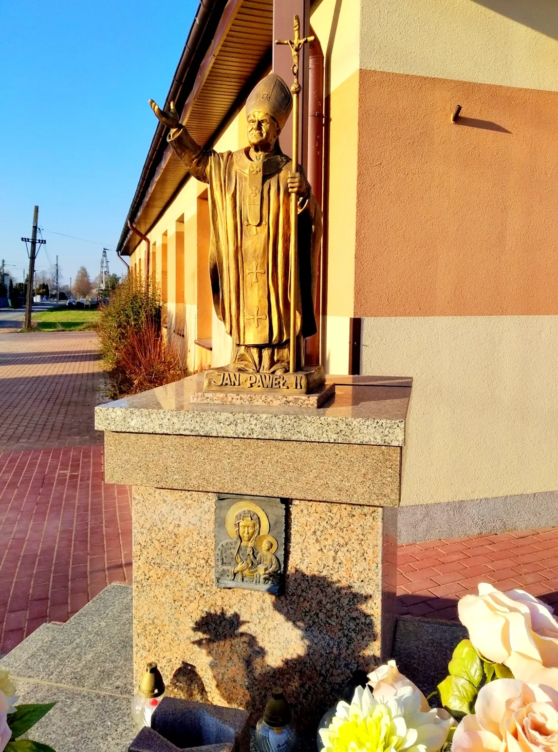 Photo showing: Guzew. Pomnik Jana Pawła II