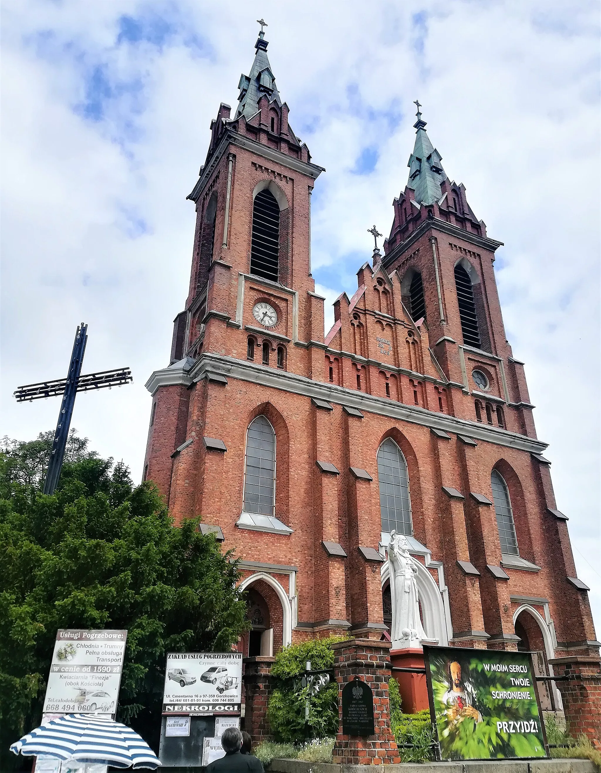 Photo showing: Kościół Najświętszego Serca Pana Jezusa – rzymskokatolicki kościół parafialny należący do dekanatu Gorzkowice archidiecezji częstochowskiej.