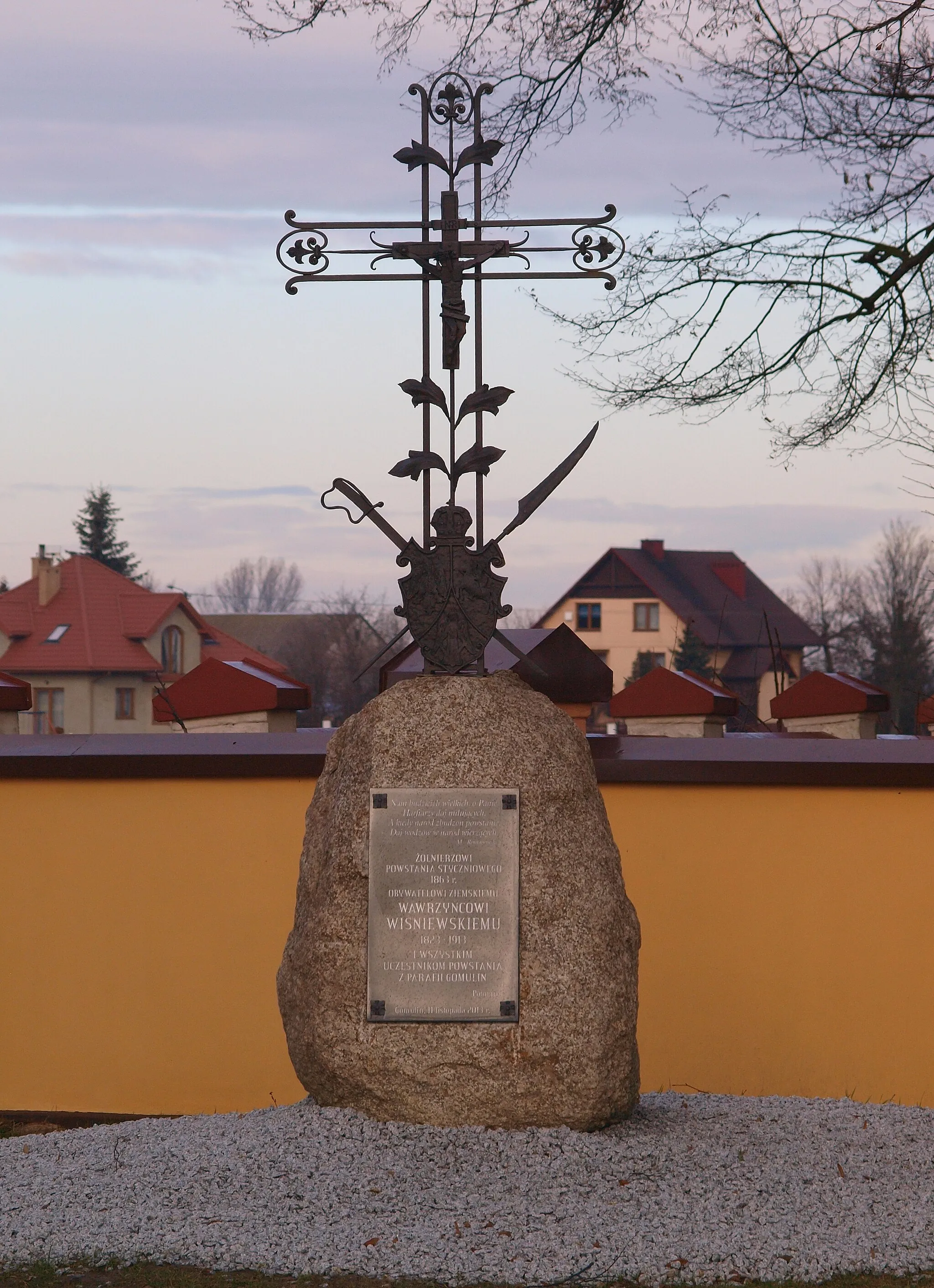 Photo showing: Obelisk upamiętniający Wawrzyńca Wiśniewskiego i Powstańców Styczniowych z parafii Gomulin.