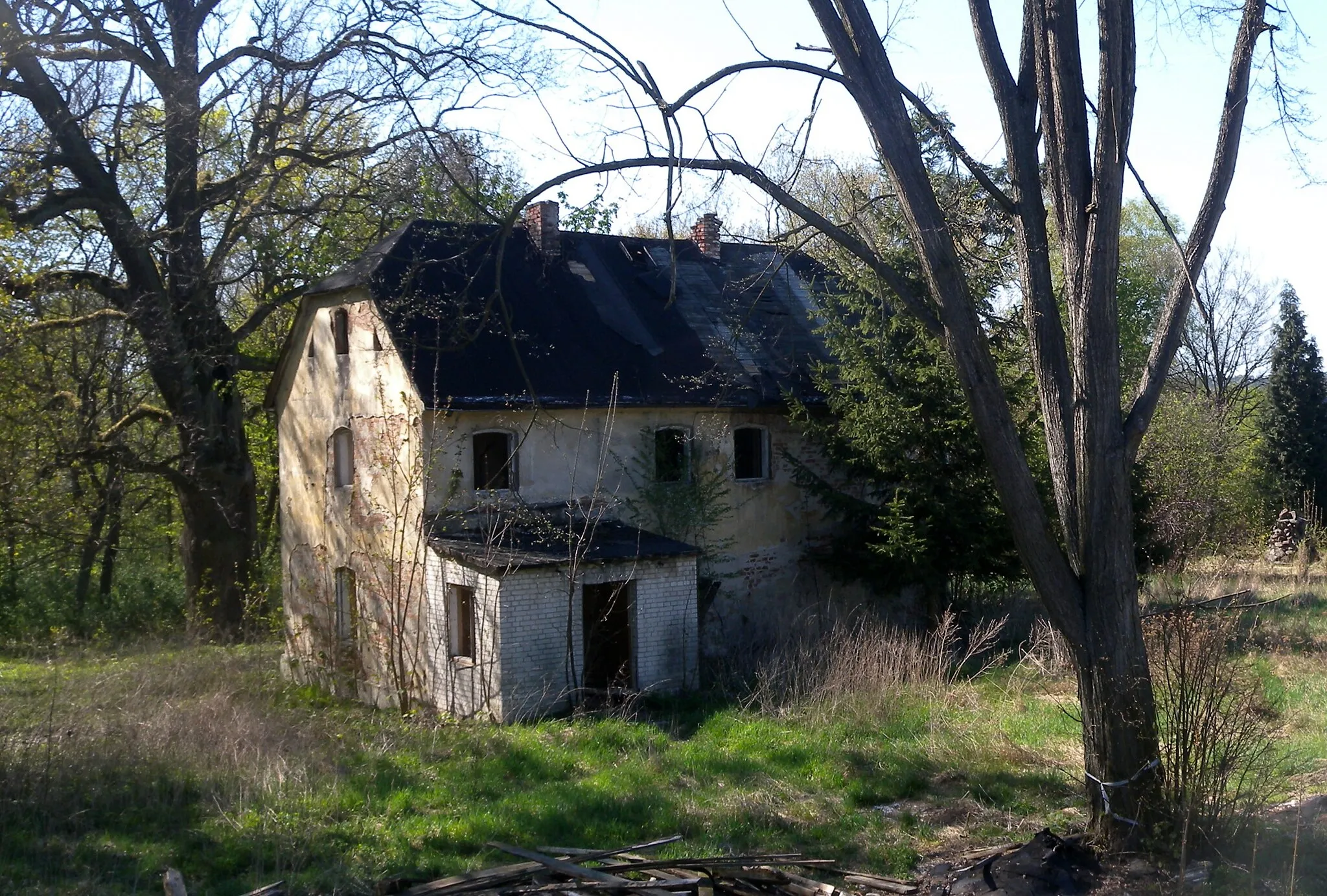 Photo showing: Dłutów, oficyna nieistniejącego dworu