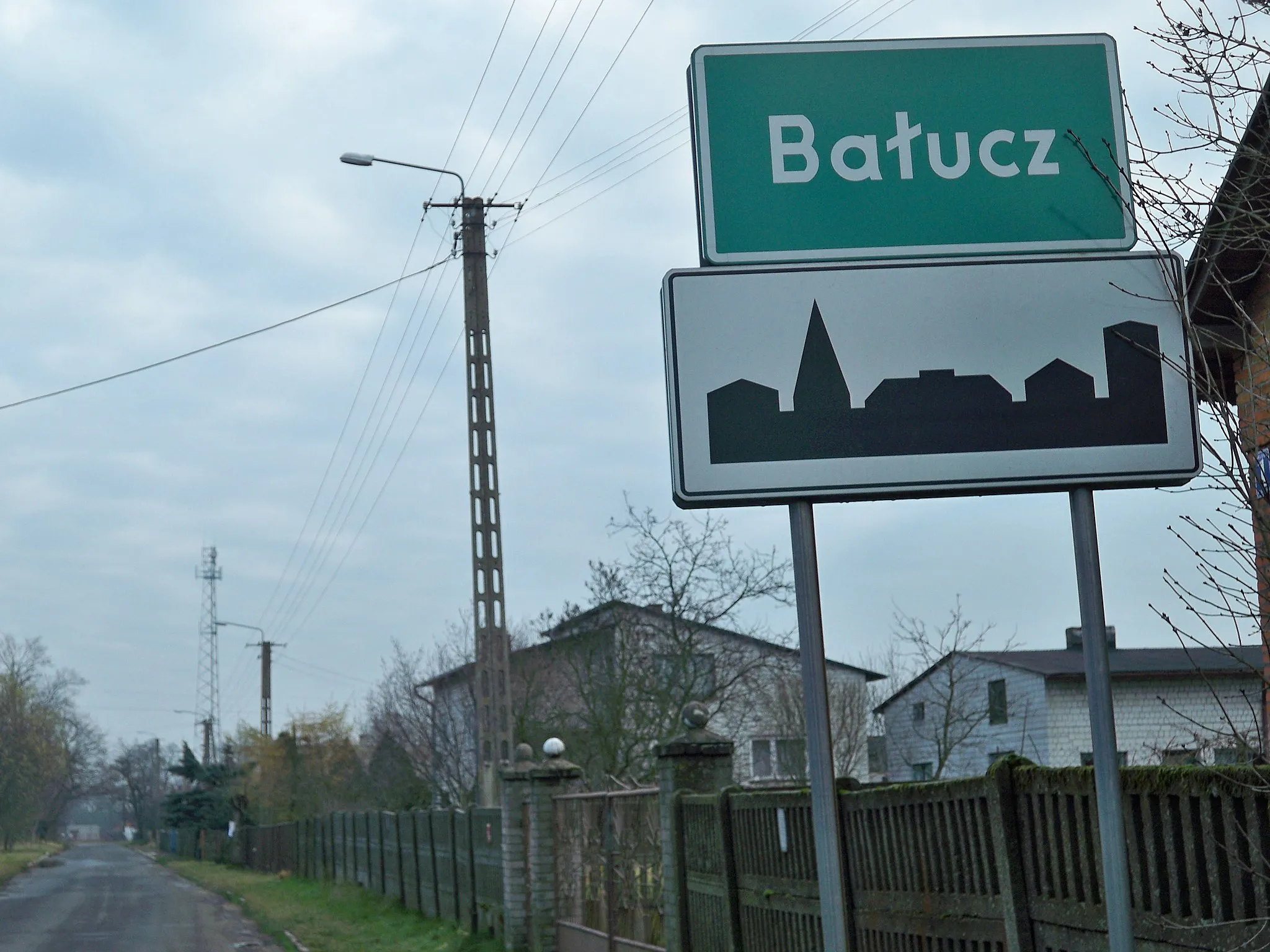 Photo showing: Polish road signs (znak E-17a: inhabited area; znak D-42: built up area), Bałucz, Poland.