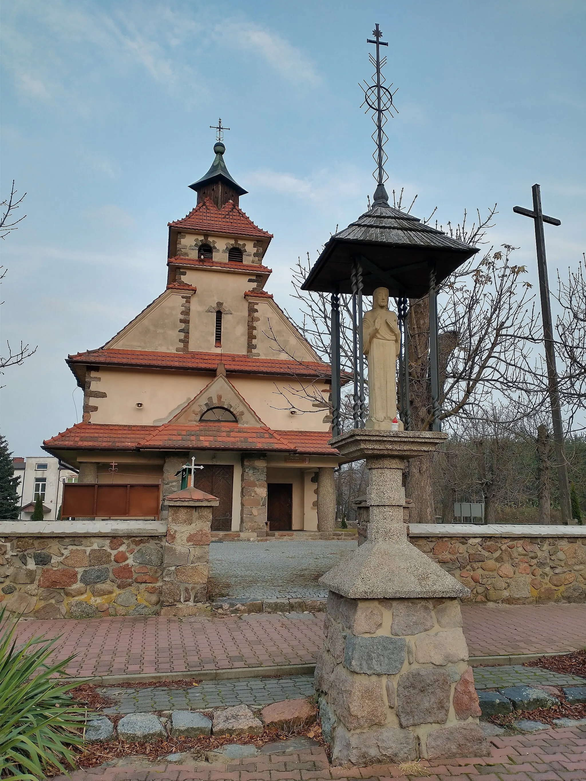 Photo showing: Kościół świętego Prokopa Opata – rzymskokatolicki kościół filialny należący do parafii św. Prokopa Opata w Błędowie, w dekanacie mogielnickim archidiecezji warszawskiej.