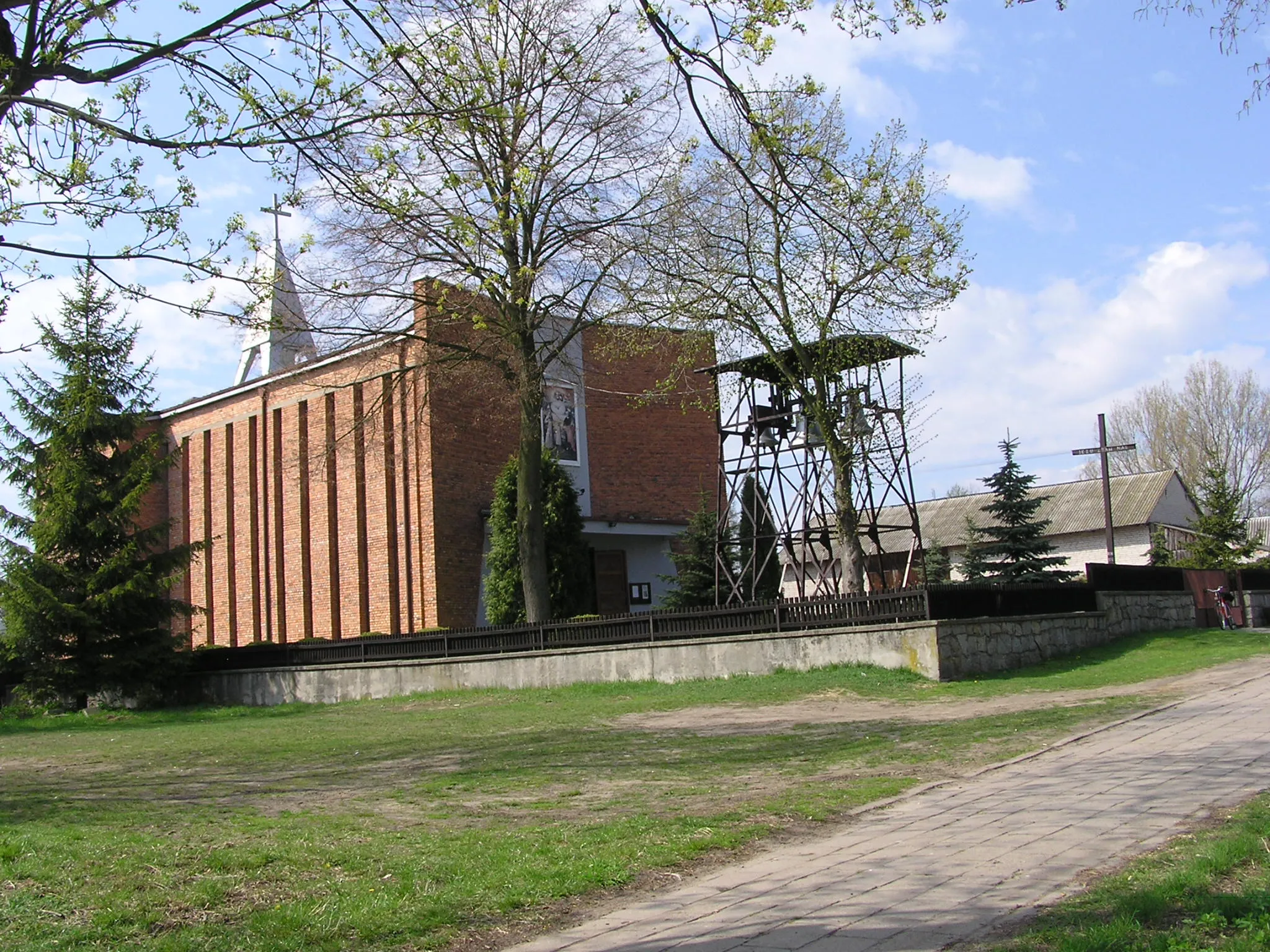 Photo showing: Ostrówek – kościół pw. św. Wawrzyńca