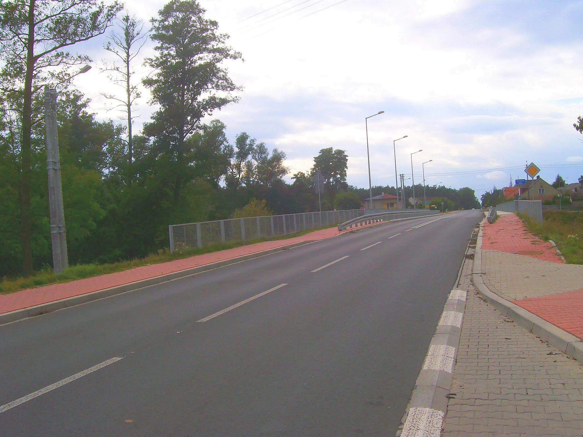 Photo showing: Most na rzece Widawka w Rogóźnie w ciągu drogi wojewódzkiej 481