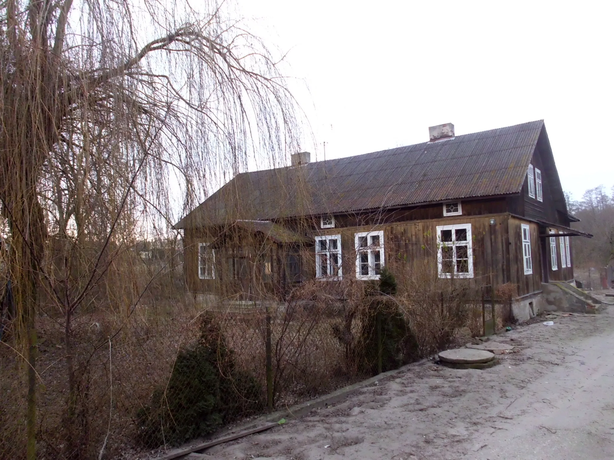 Photo showing: Drewniany dom w Kołacinie (woj. łódzkie)