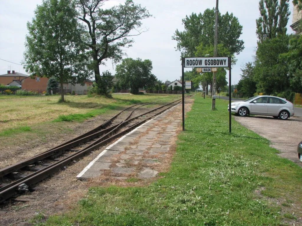 Photo showing: Narrow gauge station Rogów Osobowy Wąskotorowy, Rogów, Poland