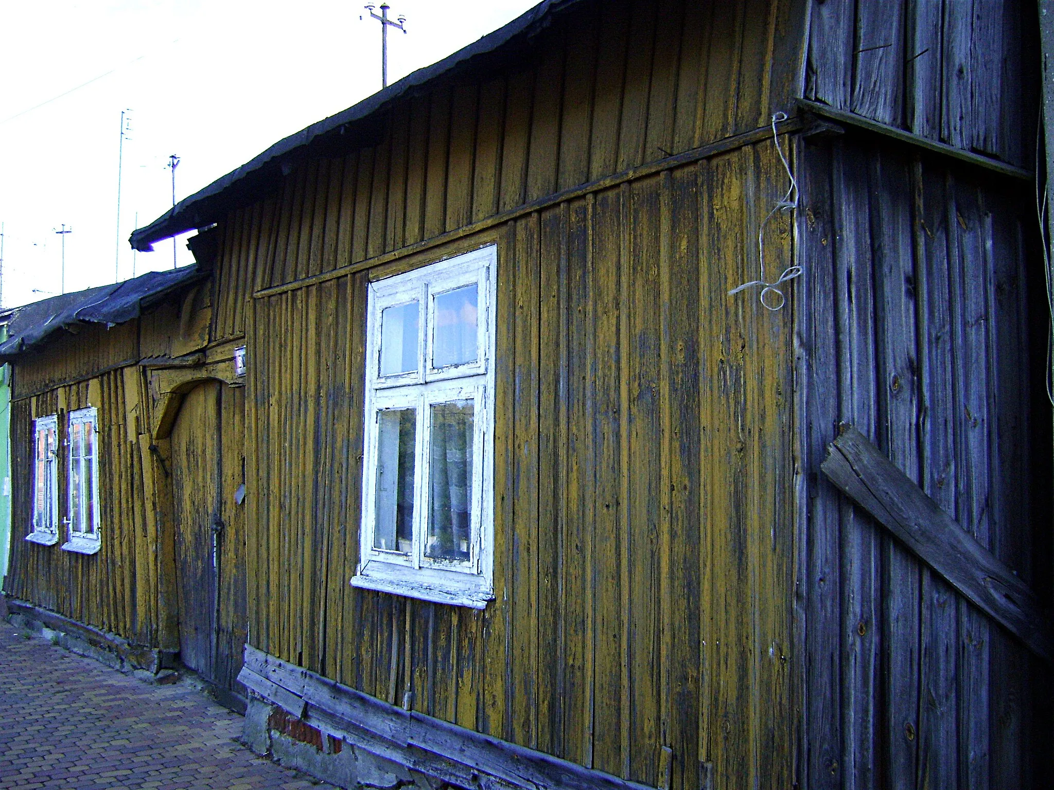 Photo showing: Jeżów, al. 3 Maja 8 - dom, drewniany, pocz. XIX w.