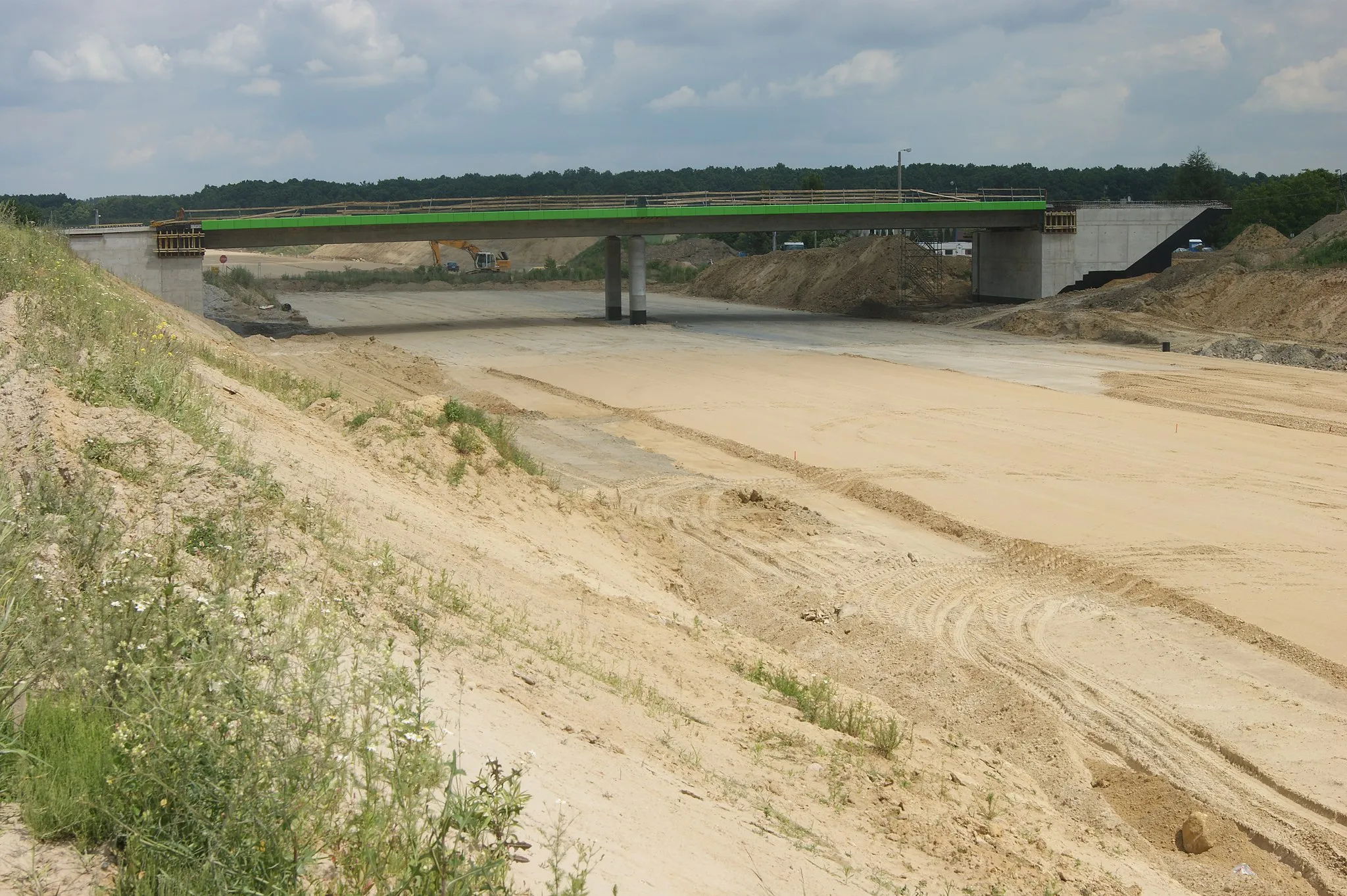 Photo showing: Powstał kolejny wiadukt autostradowy na budowanej A1 w miejscowości Wiączyń pod Łodzią na ul. Wiączyńskiej