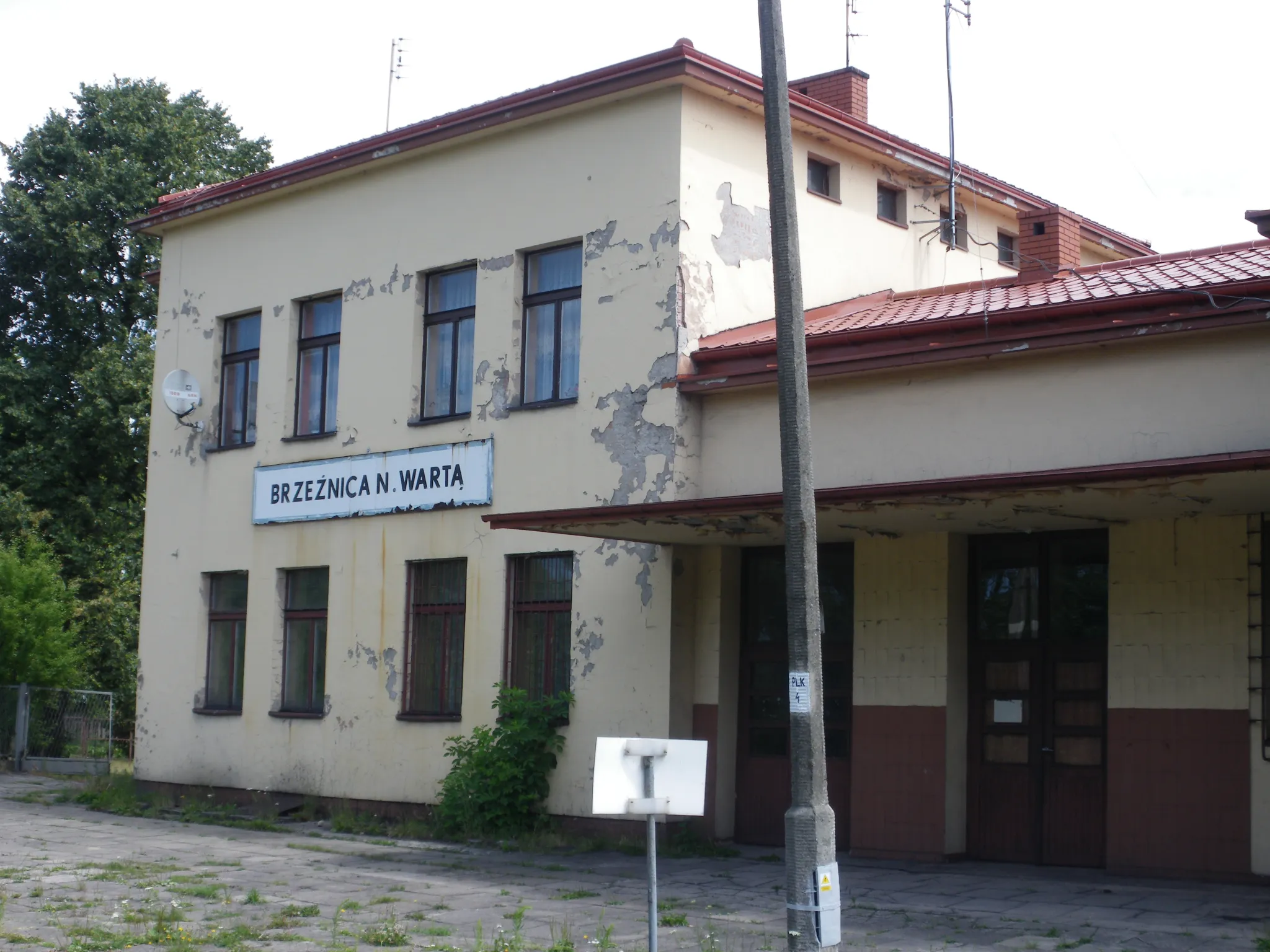 Photo showing: Railway station Brzeznica at Warta.