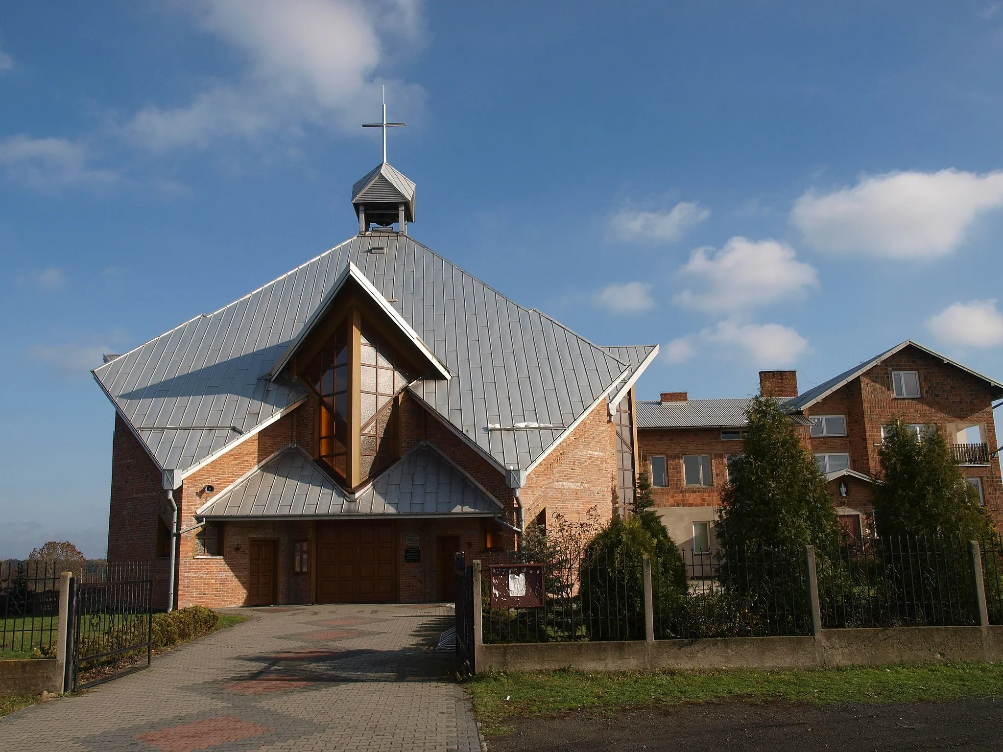 Photo showing: Mokra-kościół parafialny pw. Św. Ap. Szymona i Judy Tadeusza