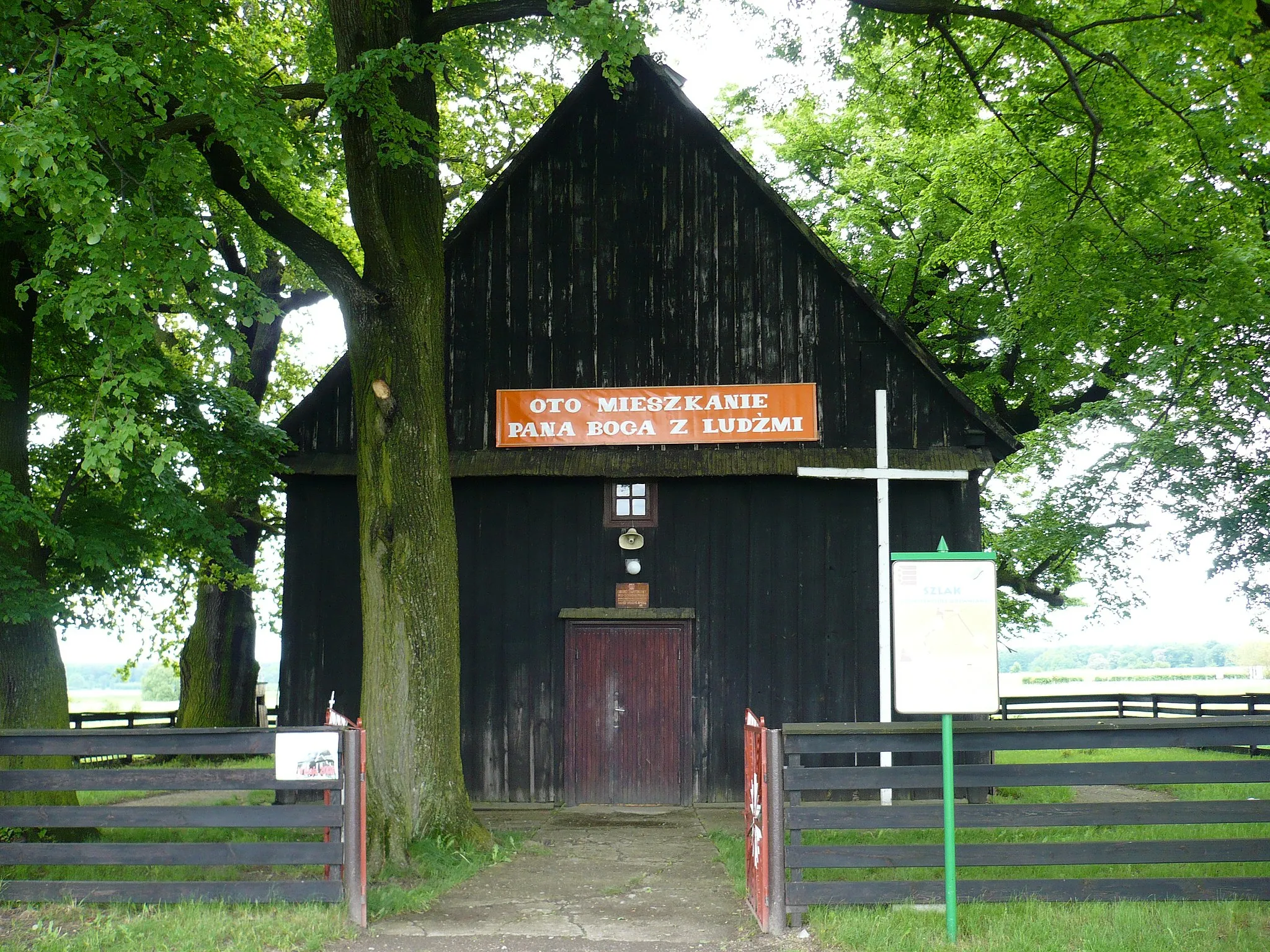 Photo showing: Kościół św. Szymona i św. Judy Tadeusza w Mokrej, gm. Miedźno