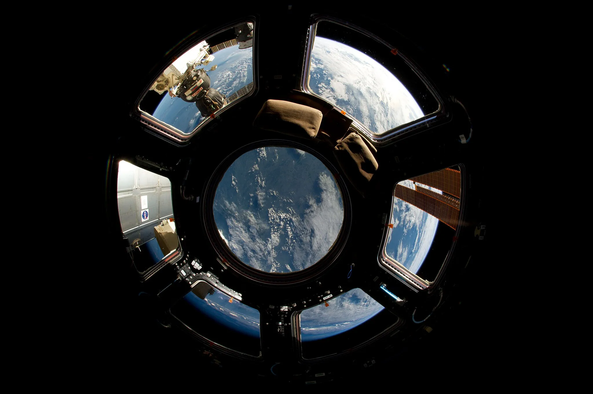Photo showing: View of Earth taken during ISS Expedition 36.