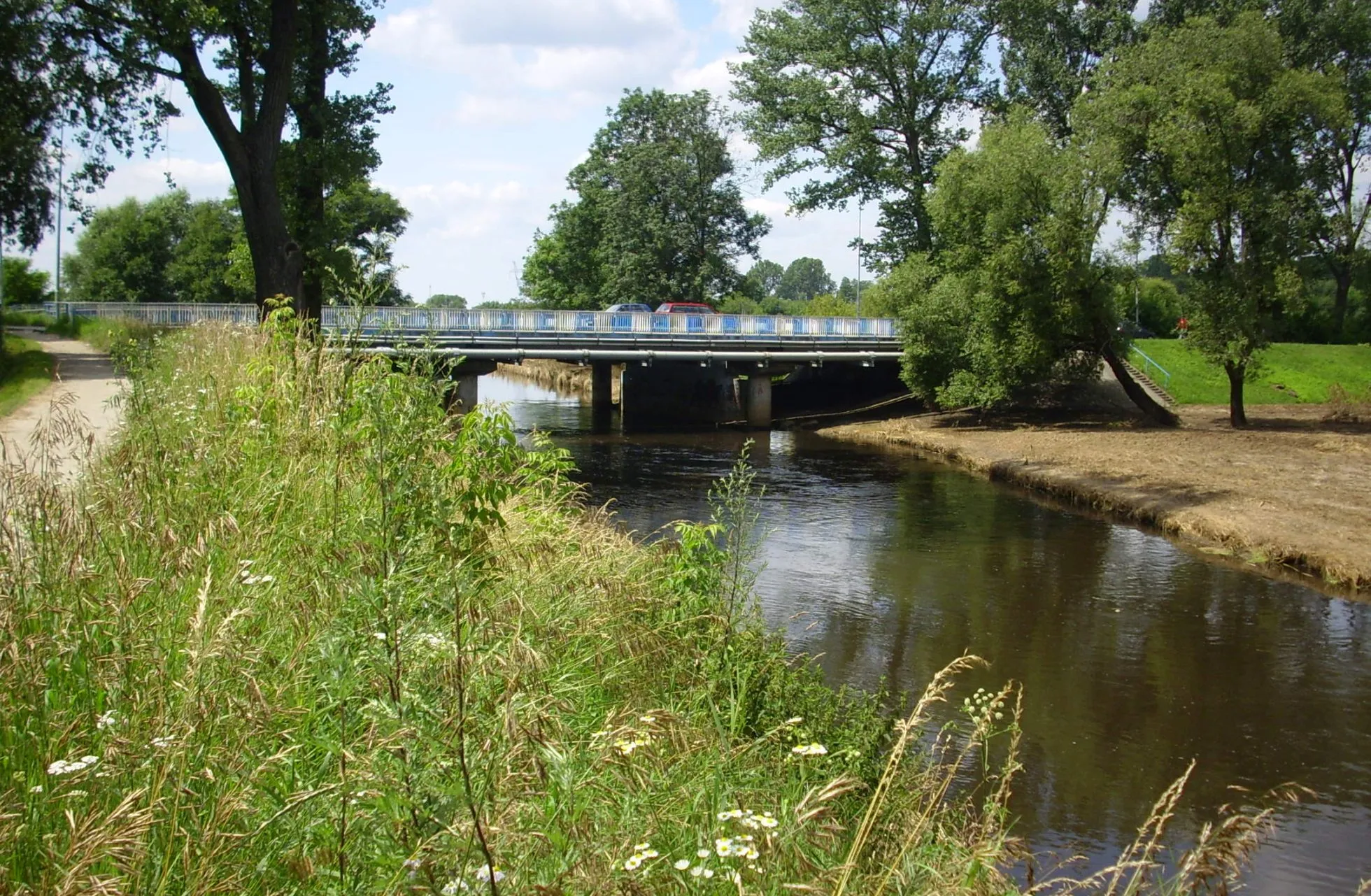 Photo showing: Biała Podlaska. Most na Krznie w ciągu ulicy Łomaskiej (drogi wojewódzkiej nr 812).