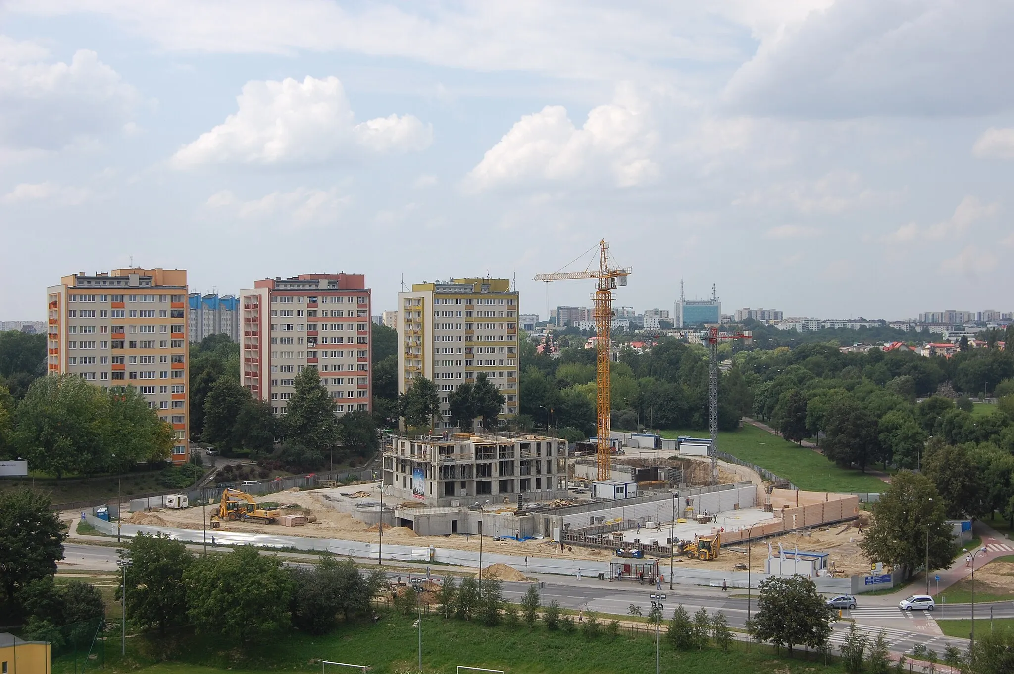 Photo showing: Lublin, Poland. "Perły Kaliny" apartment blocks under construction.