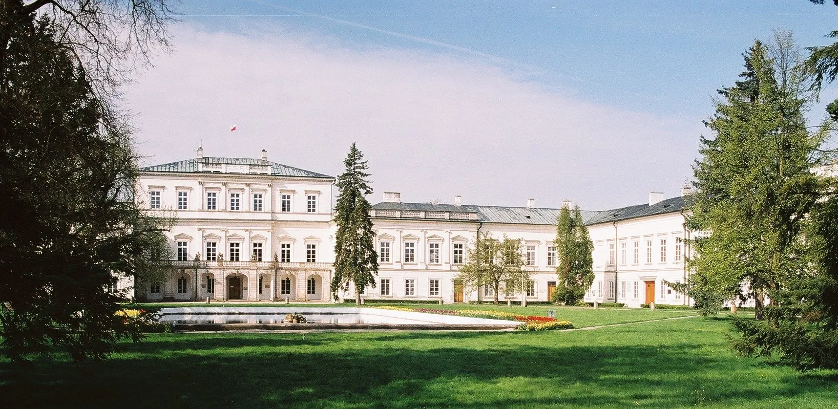 Photo showing: Pałac Czartoryskich in Puławy, Poland; view from courtyard at the central part of the palace