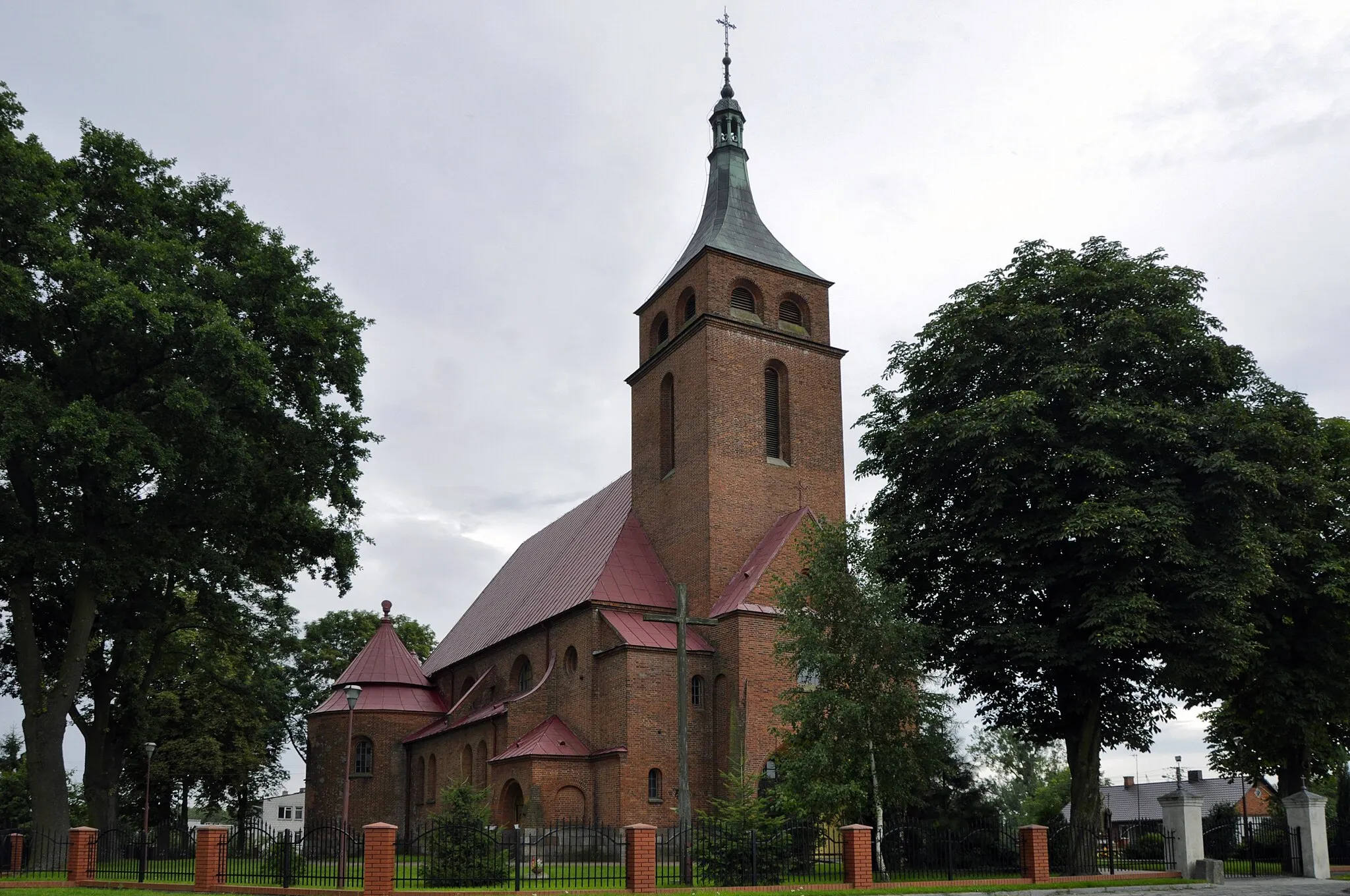 Photo showing: Brzeźnica - Kościół Najświętszego Serca Jezusa i Św. Leonarda