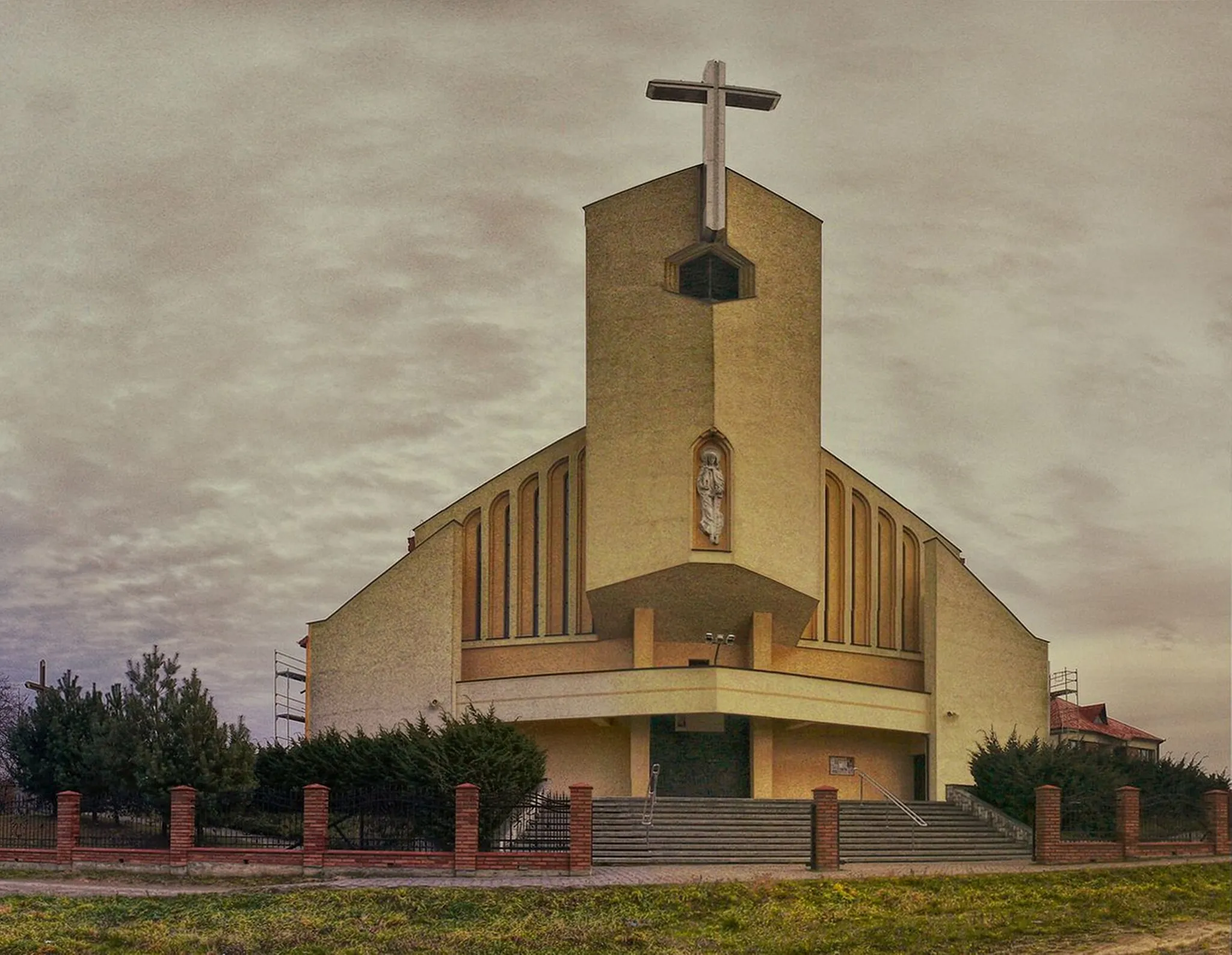 Photo showing: Kościół p.w. Św. Barbary w Łęcznej, woj. lubelskie. Fotografia przetworzona w technice hdr.