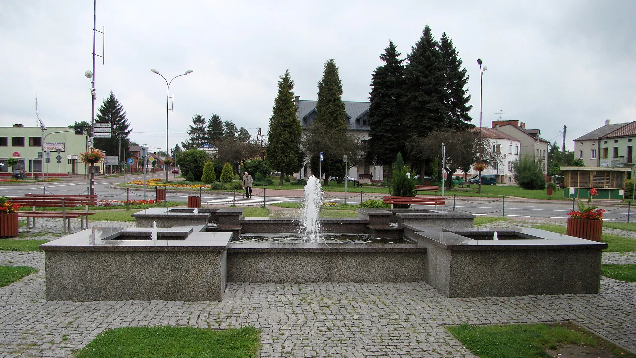 Photo showing: Fontána na náměstí ve vesnici Frampol, Polsko