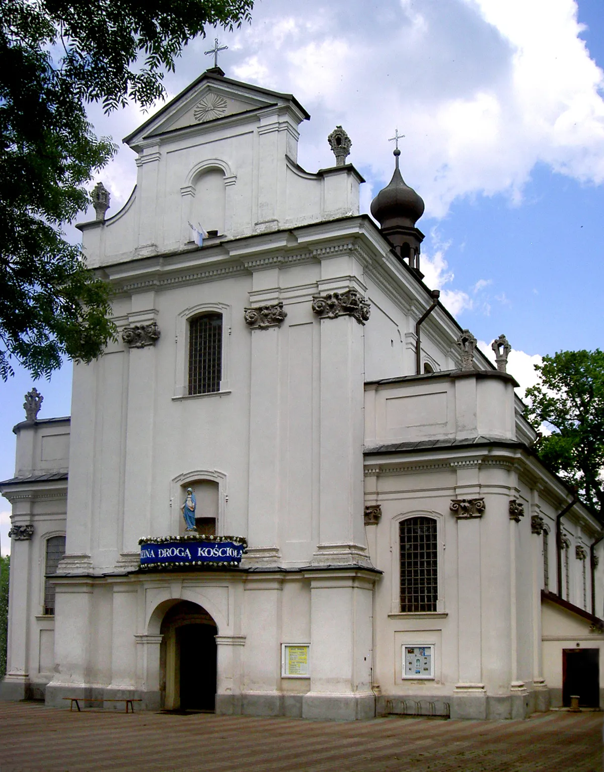 Photo showing: Tarnogród, Poland

Parish Church / Kościół parafialny