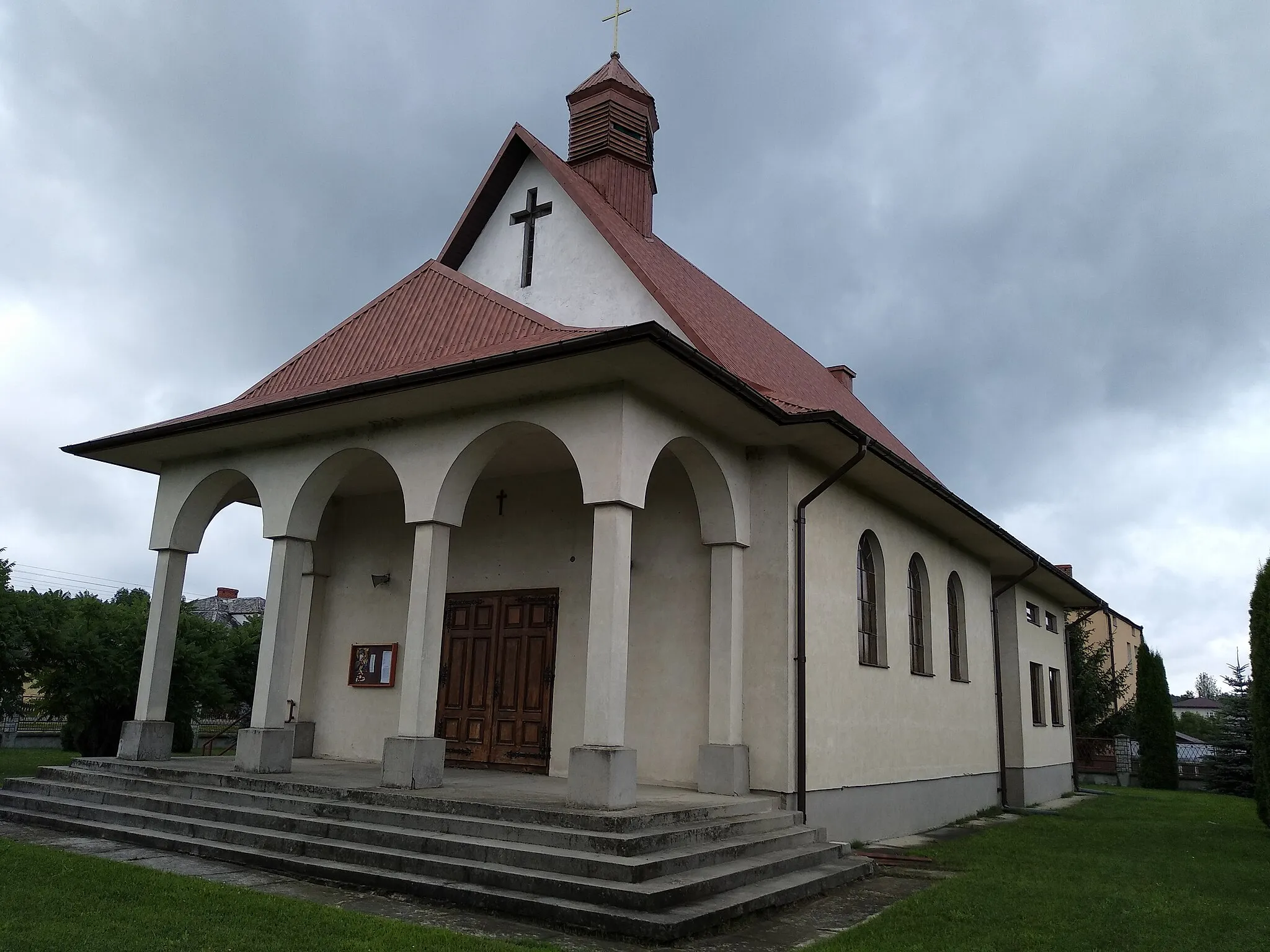 Photo showing: Kościół filialny parafii Zesłania Ducha Świętego w Krasnobrodzie w Jacni.