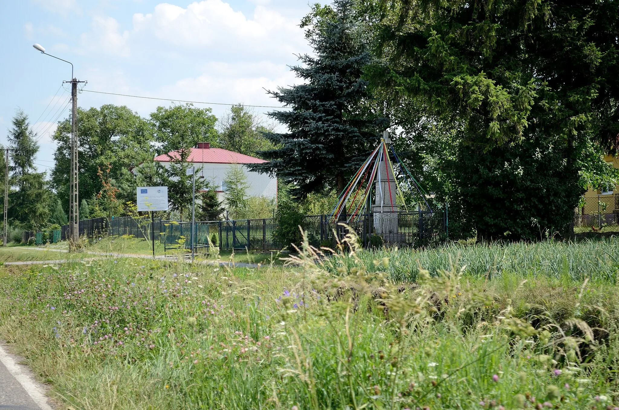 Photo showing: Kříž v obci Telatyn, Polsko