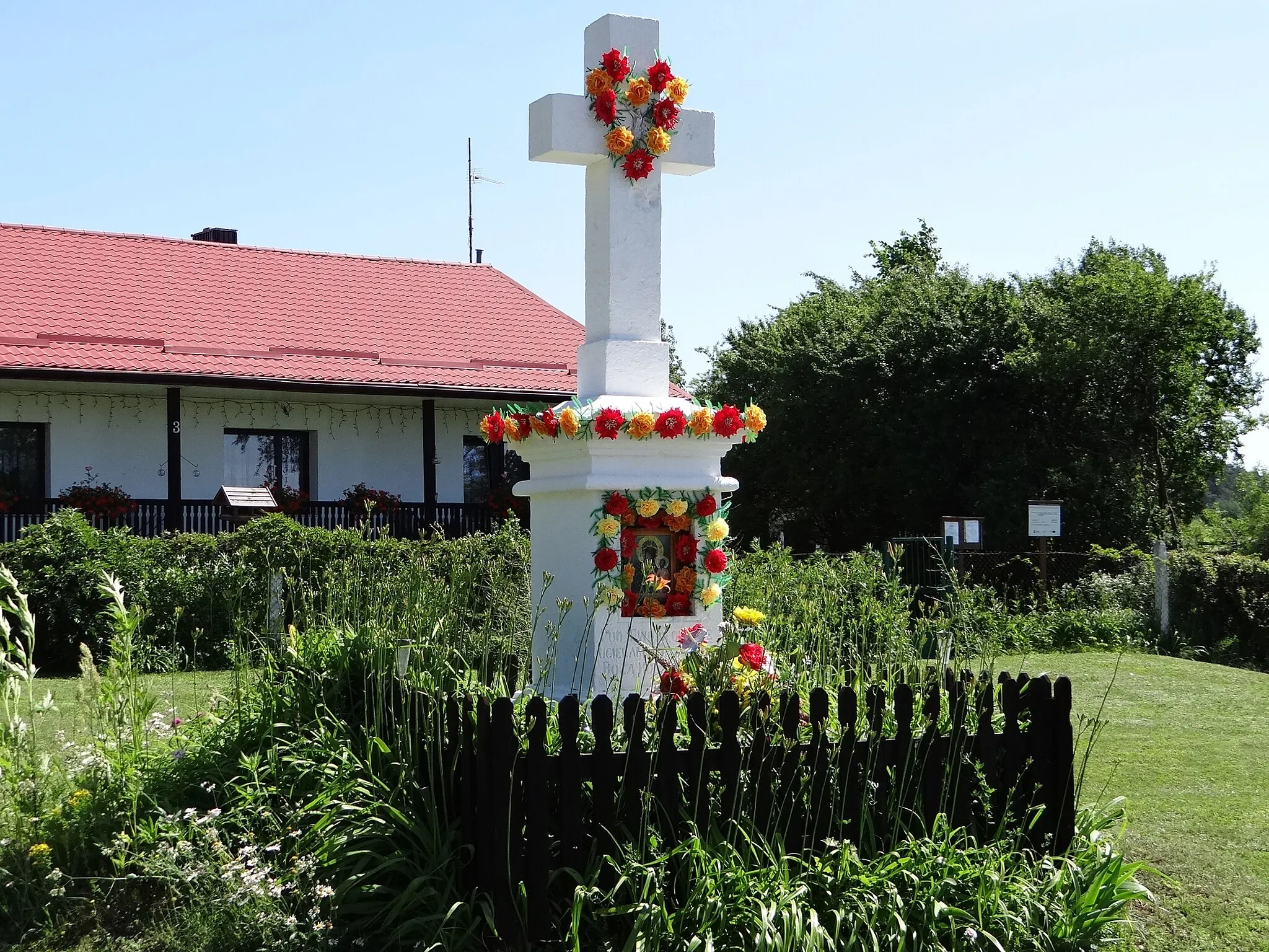 Photo showing: Bukownica, woj. lubelskie. Kapliczka przydrożna.