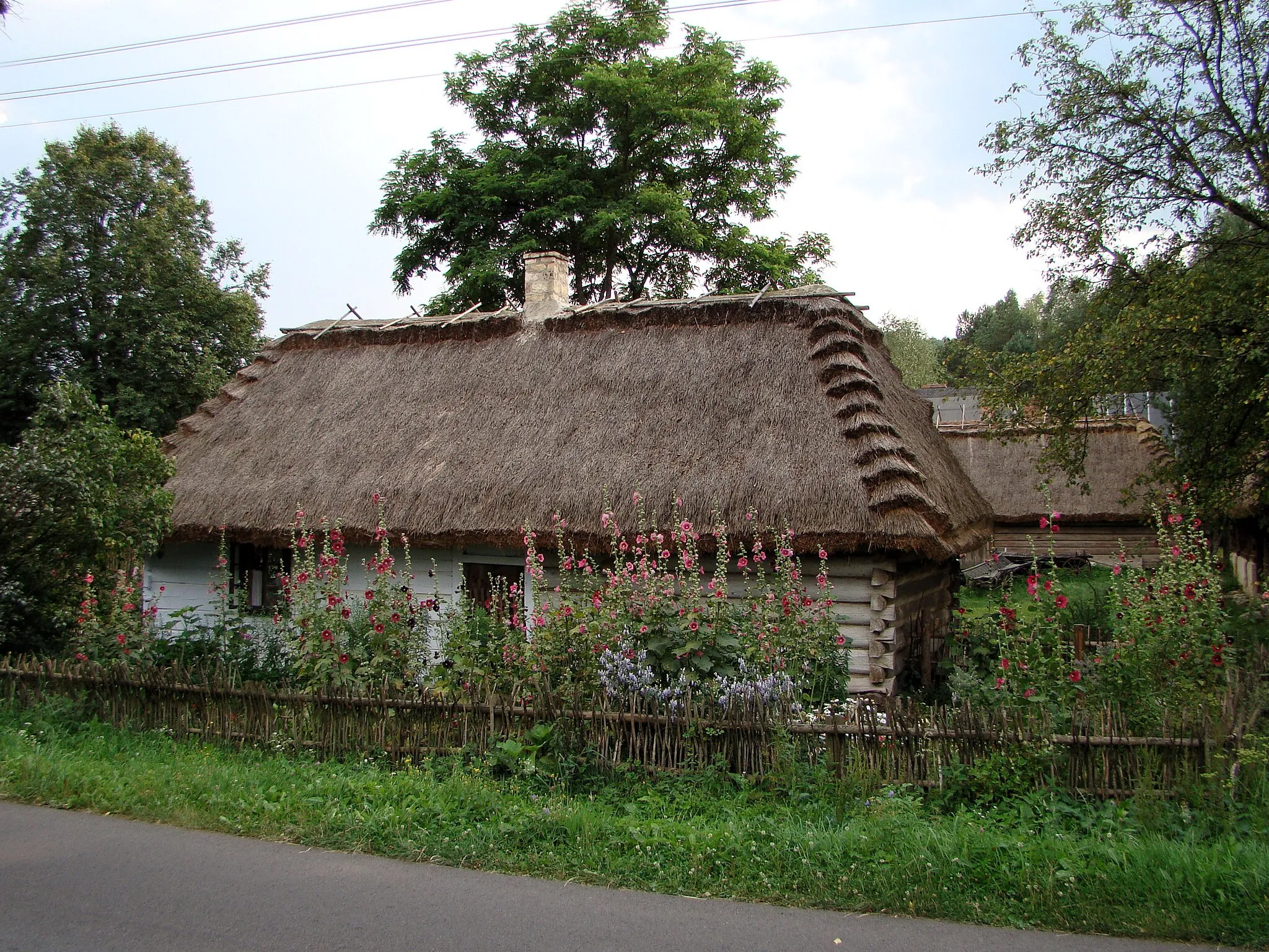 Photo showing: Dřevěný dům ve vesnici Guciów, Polsko