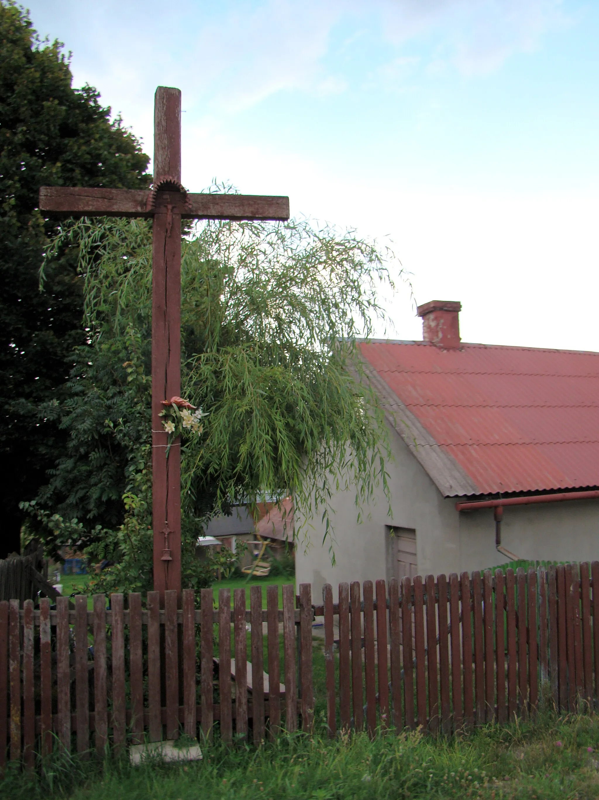 Photo showing: Kříž v obci Obrocz, Polsko