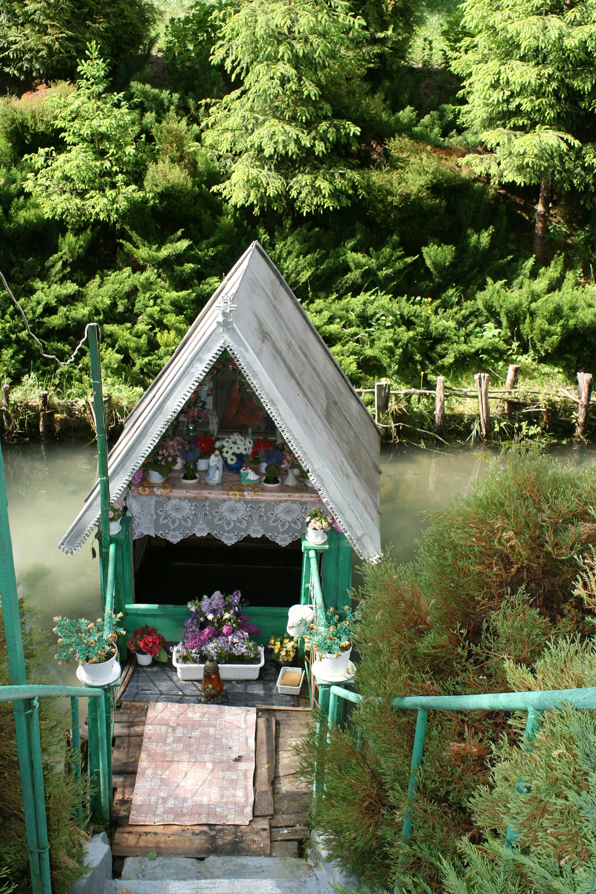 Photo showing: Kaplica na wodzie w Łukaszówce