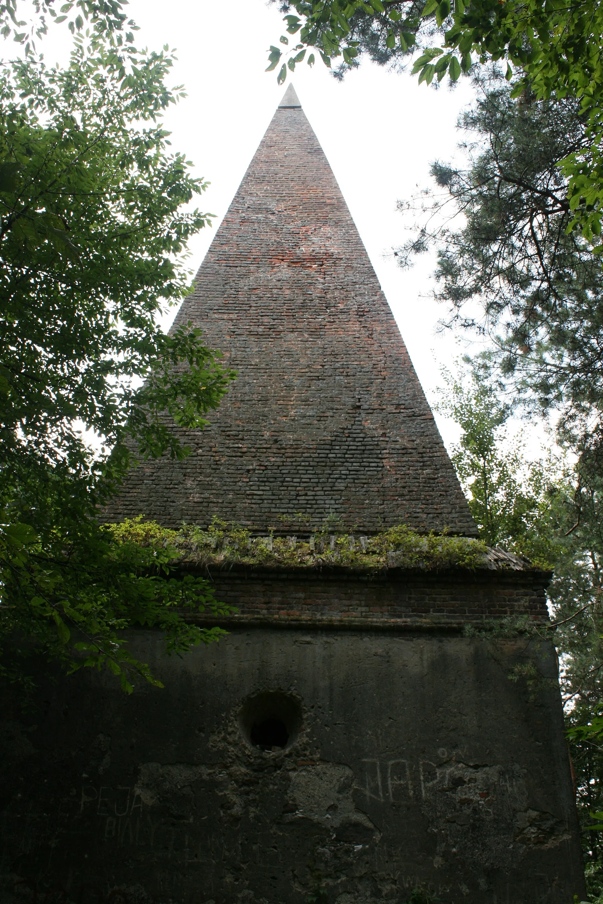 Photo showing: Mausoleum of Paweł Orzechowski in Krynica, Poland