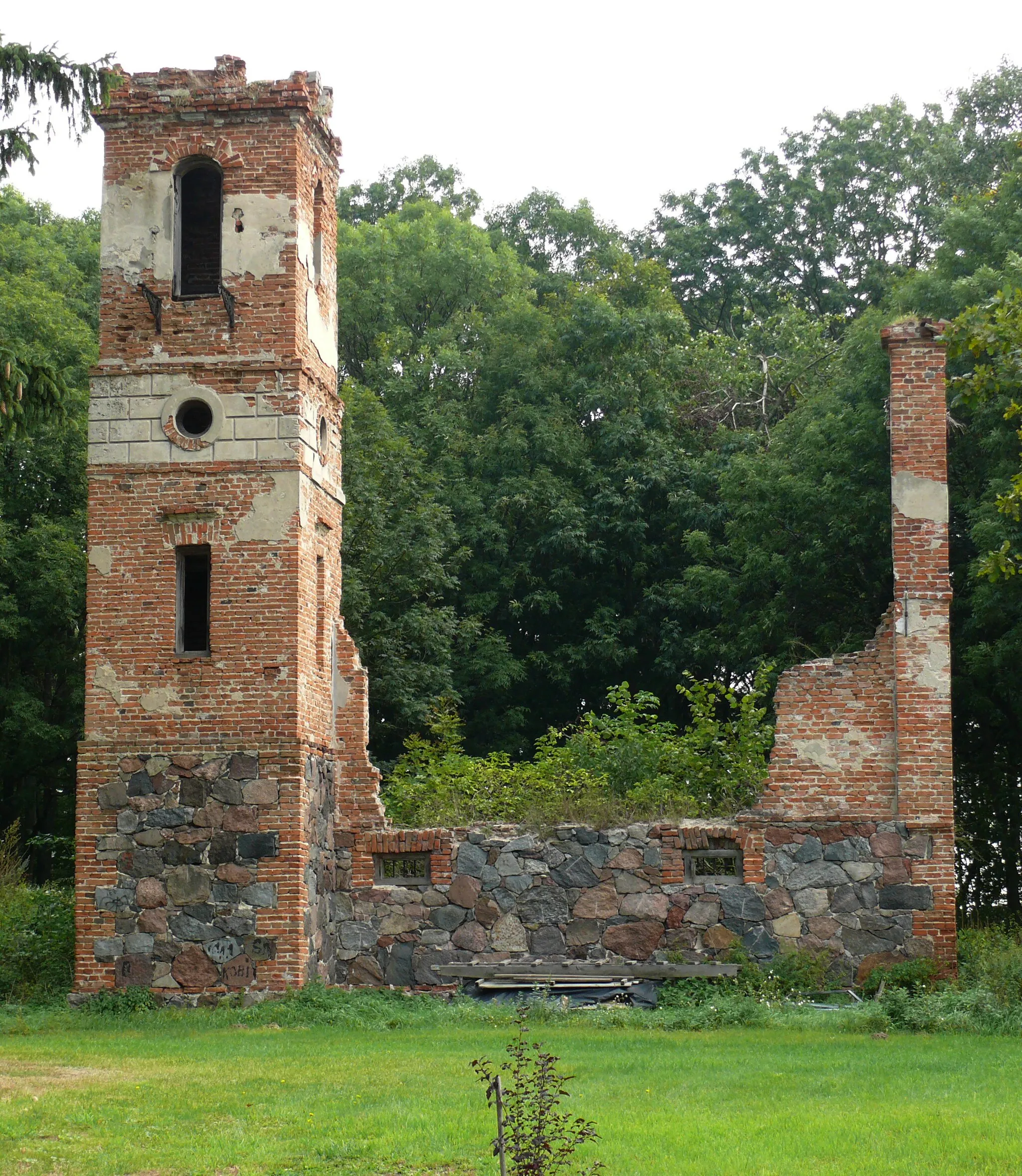 Photo showing: Pawilon ogrodowy (1895r.) w zespole dworskim (fot.2) - Woskrzenice Duże, powiat bialski, gmina Biała Podlaska, woj. lubelskie (Zabytek nr.A-125 z 31.12.1983)