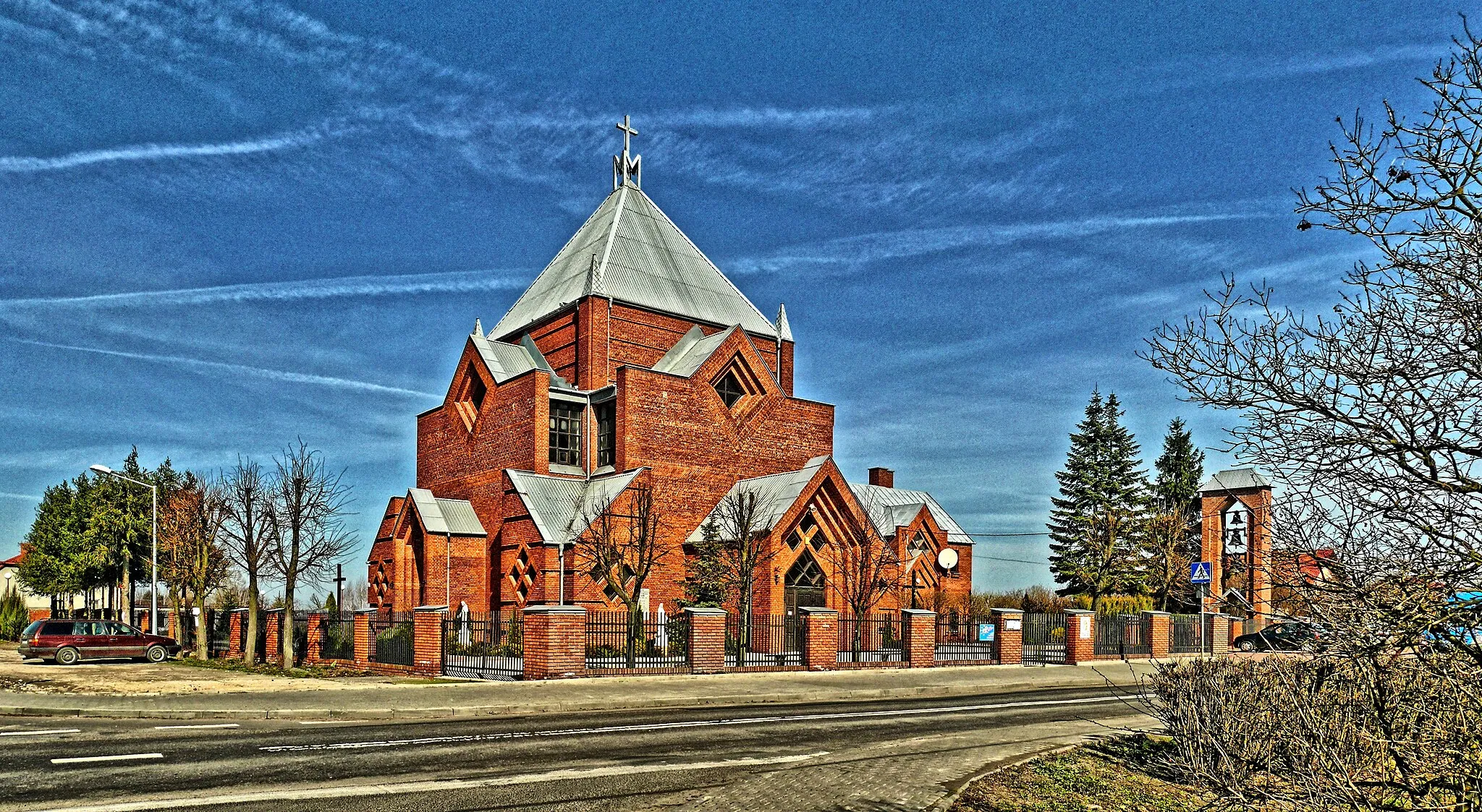 Photo showing: Kościół parafialny w Zezulinie Pierwszym, pw. św. Maksymiliana Marii Kolbe.