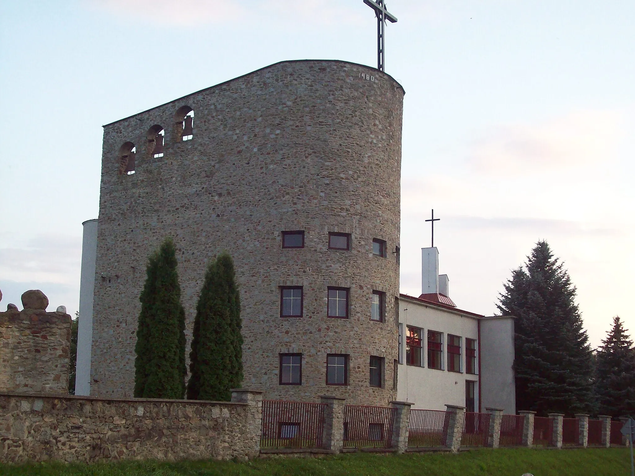 Photo showing: Kościół parafialny w Piotrkowie