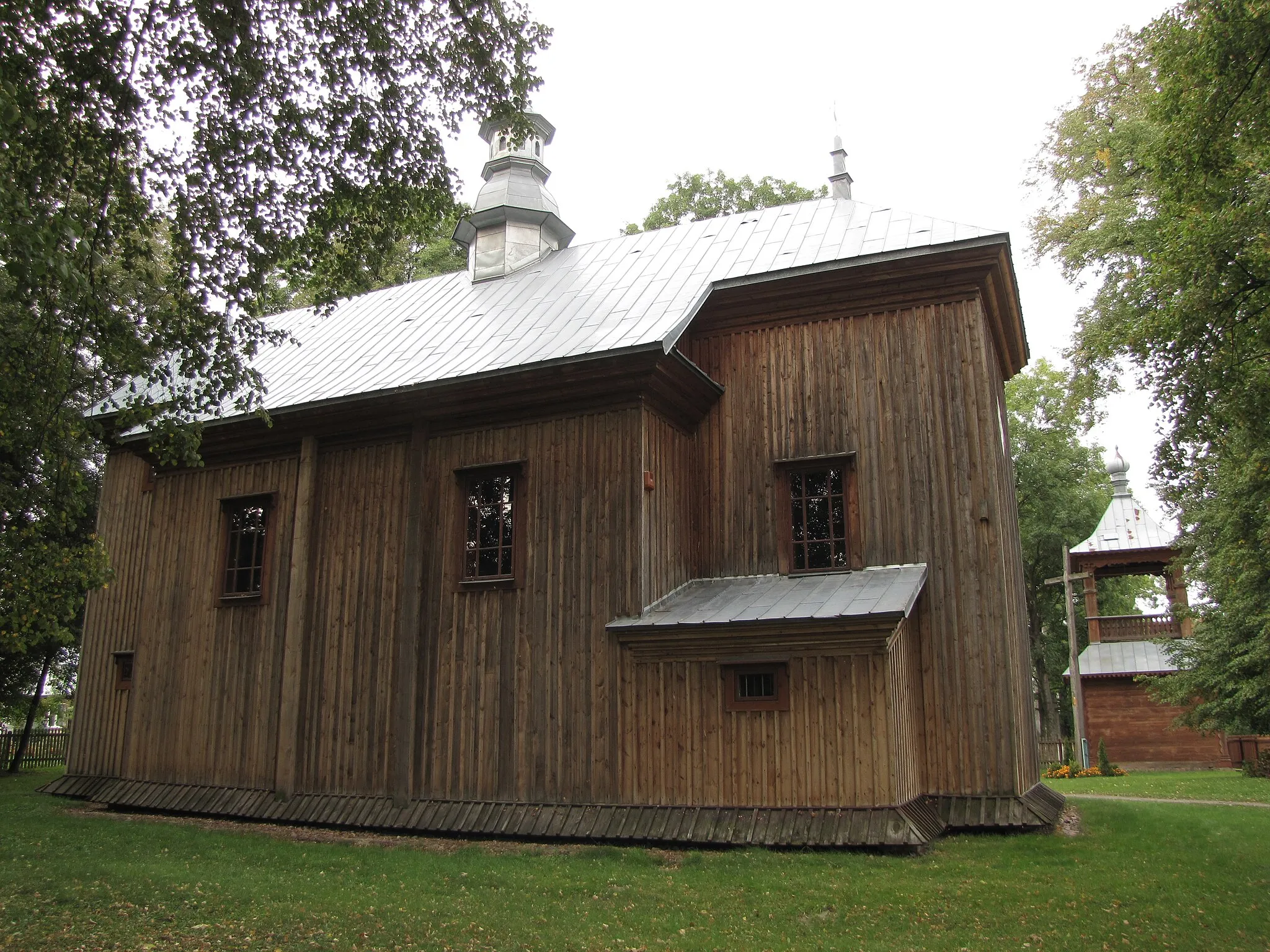 Photo showing: Bezwola - dawna cerkiew unicka, obecnie kościół rzymskokatolicki filialny p.w. Zmartwychwstania Pańskiego, drewn., 1728 (zabytek nr rejestr. A/111)