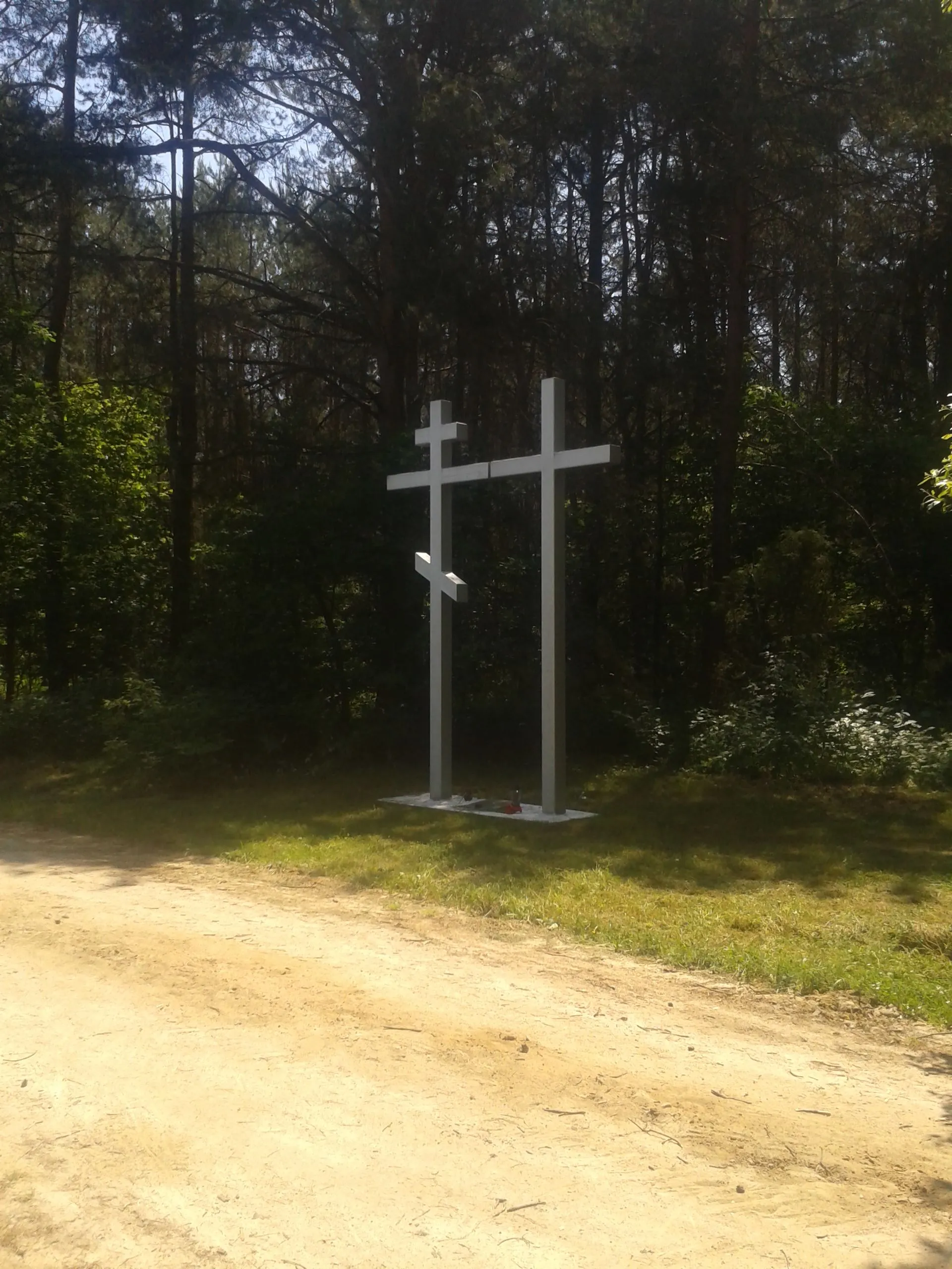 Photo showing: Pomnik jeńców radzieckich zmarłych w obozie w okolicach Woskrzenic i Kaliłowa między tymi miejscowościami