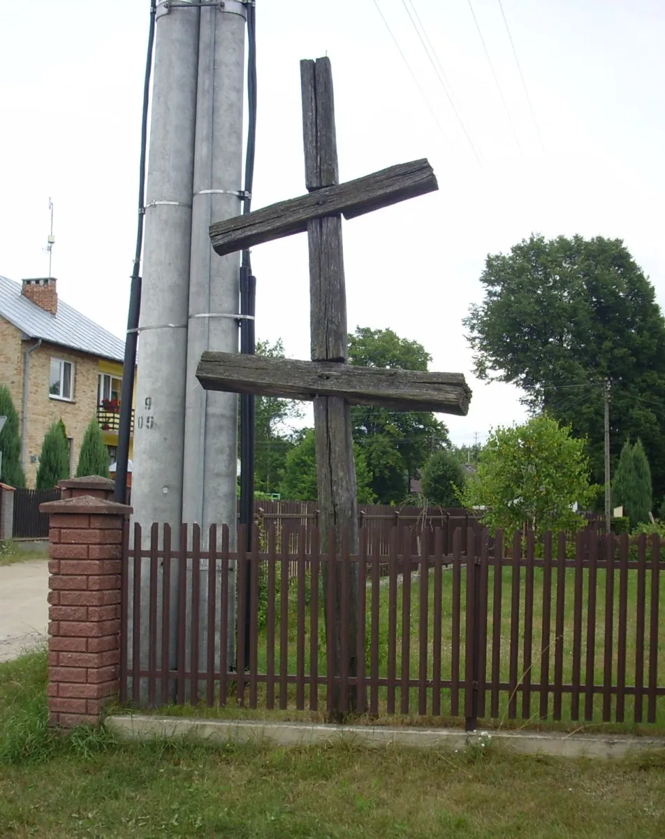 Photo showing: Porosiuki (powiat bialski). Stary przydrożny krzyż – karawaka.