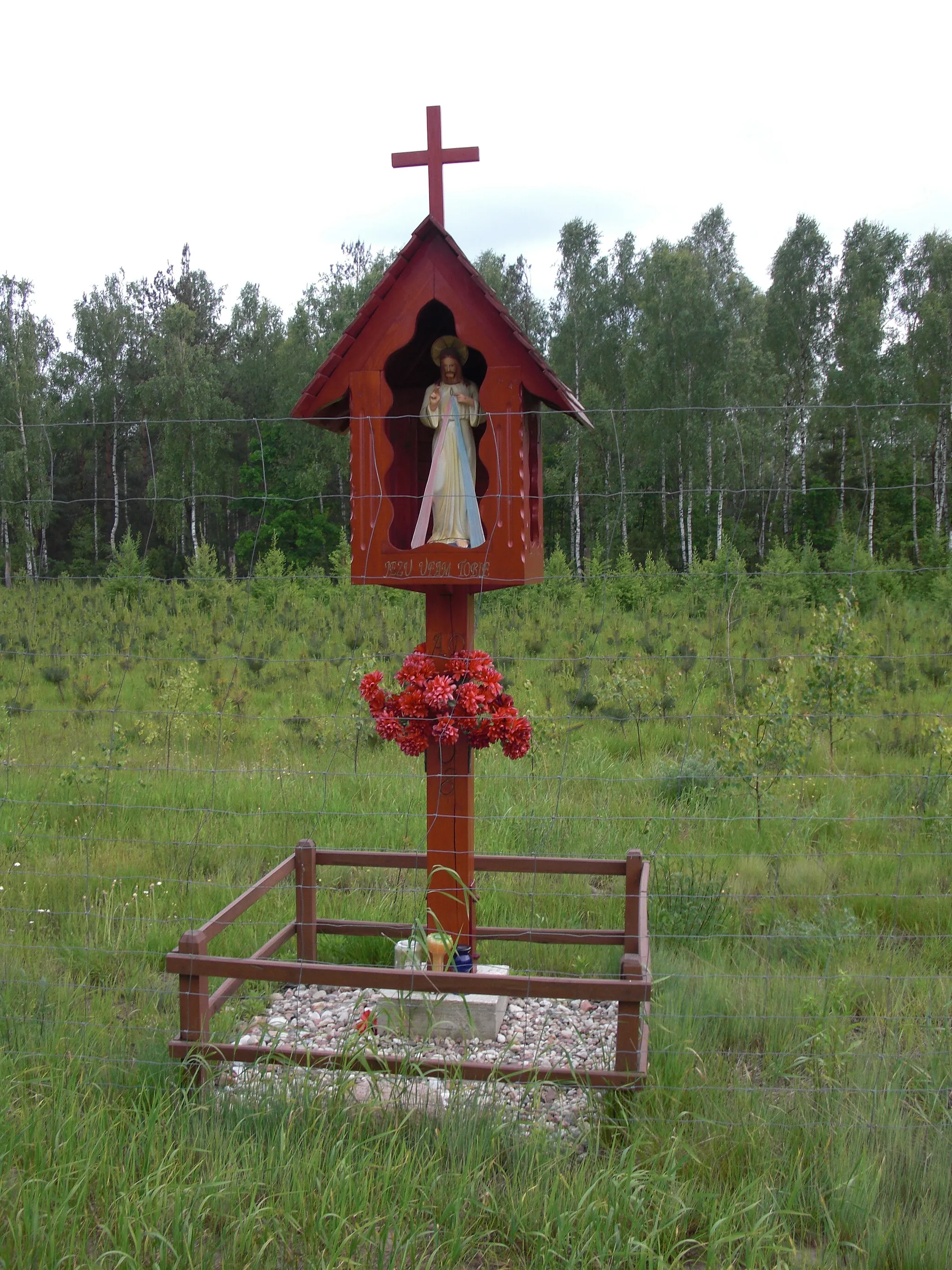 Photo showing: Wayside shrine near to Sokule.