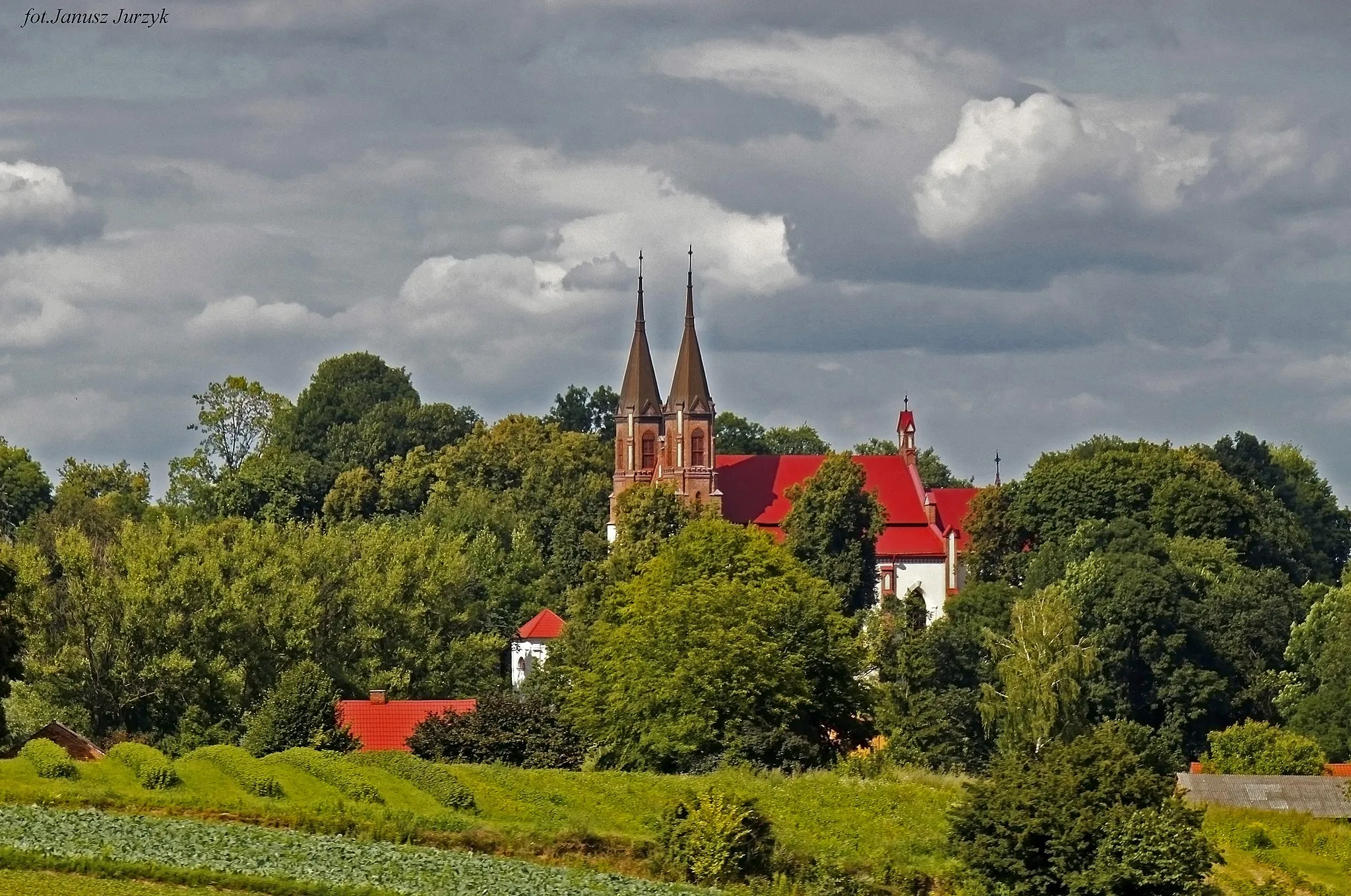 Photo showing: Kościół neogotycki pw. Św. Klemensa i Św. Małgorzaty.