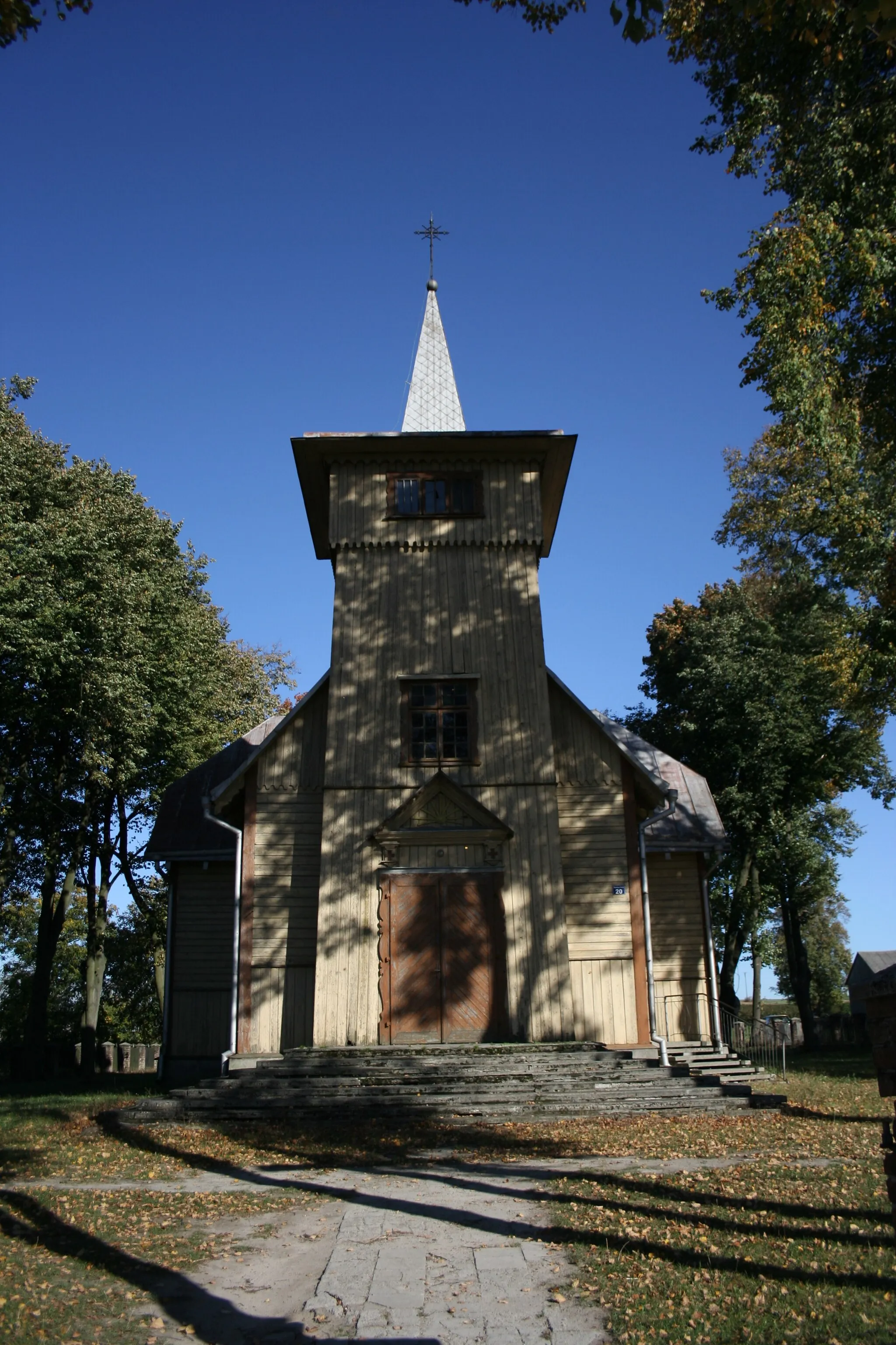 Photo showing: Kłodnica Dolna - kościół parafialny p.w. Najświętszego Serca Pana Jezusa, drewn., 1929 (zabytek nr rejestr. A-1083)