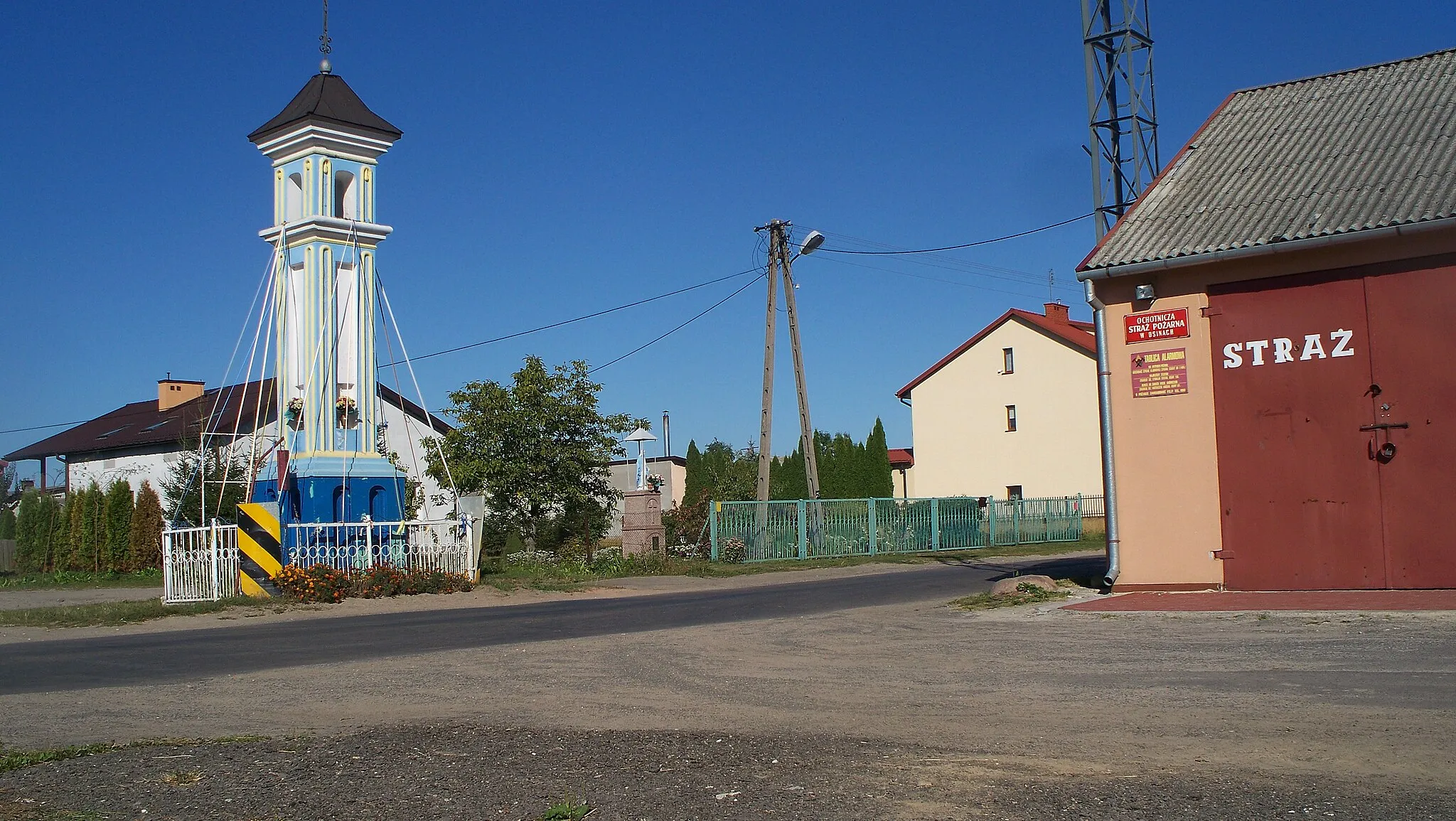 Photo showing: Centrum wsi Osiny